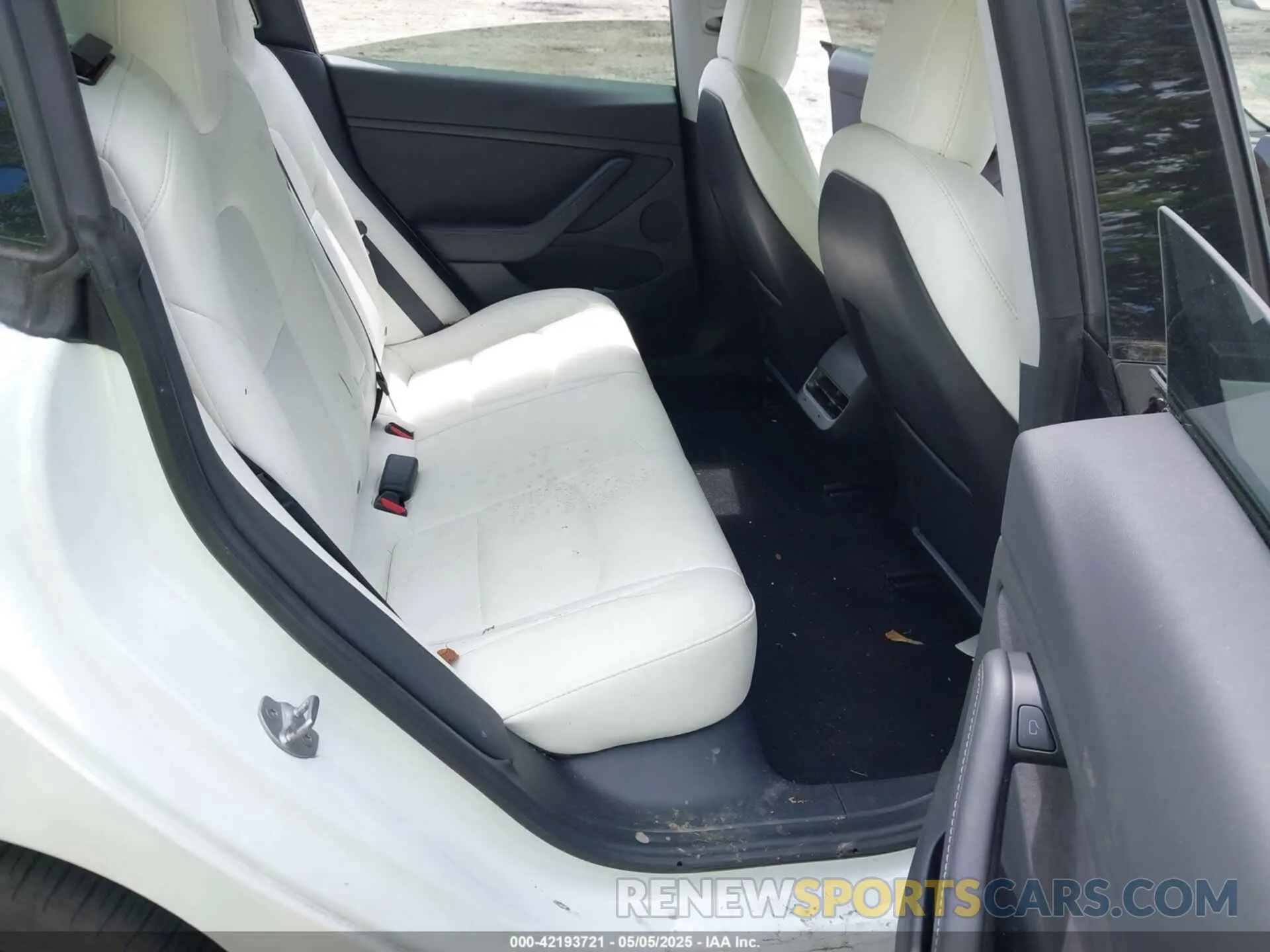 8 Photograph of a damaged car 5YJ3E1EA9MF060081 TESLA MODEL 3 2021