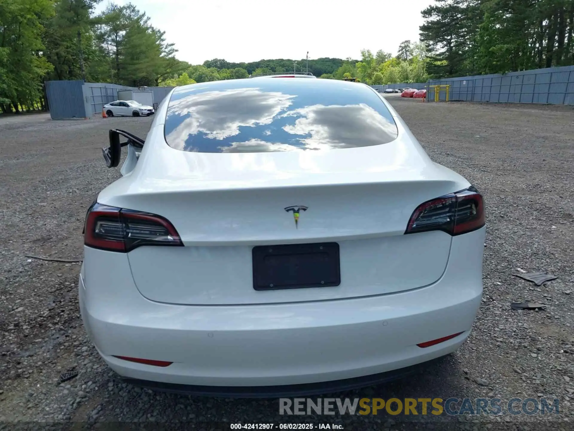 16 Photograph of a damaged car 5YJ3E1EA9MF092626 TESLA MODEL 3 2021