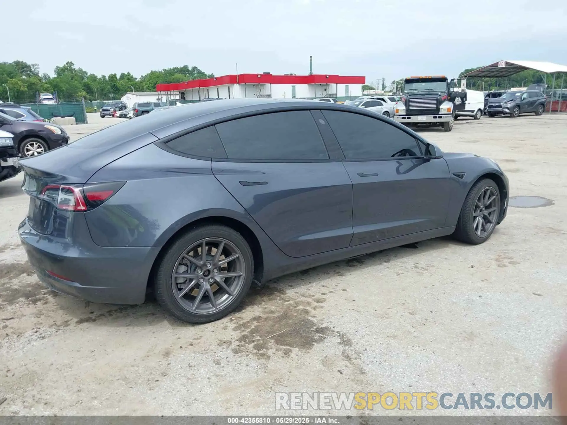 4 Photograph of a damaged car 5YJ3E1EA9MF094554 TESLA MODEL 3 2021