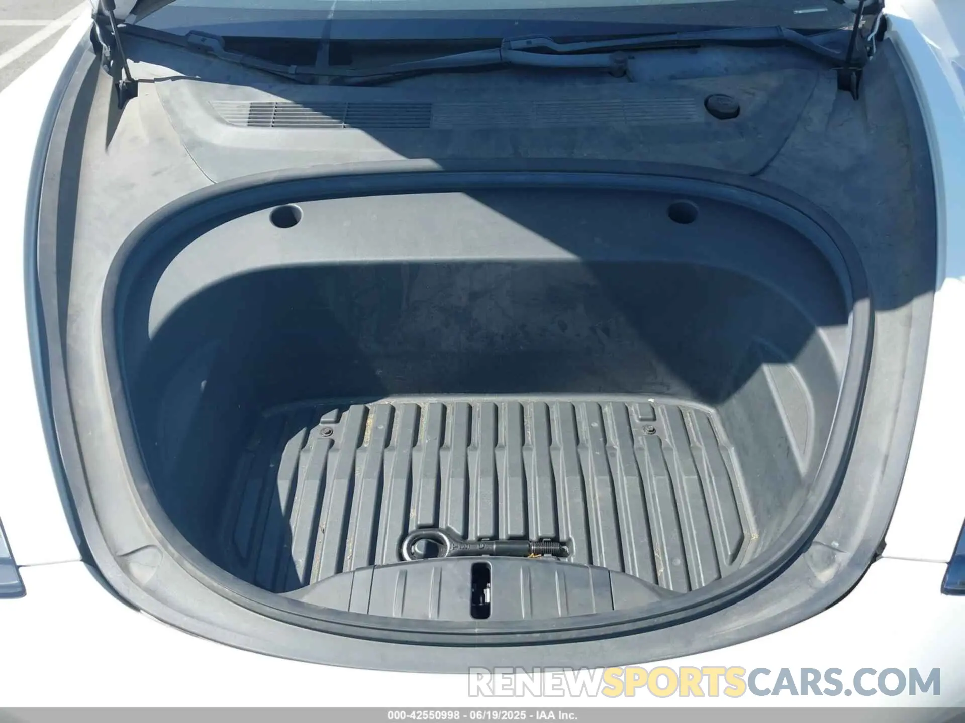 10 Photograph of a damaged car 5YJ3E1EA9MF929942 TESLA MODEL 3 2021