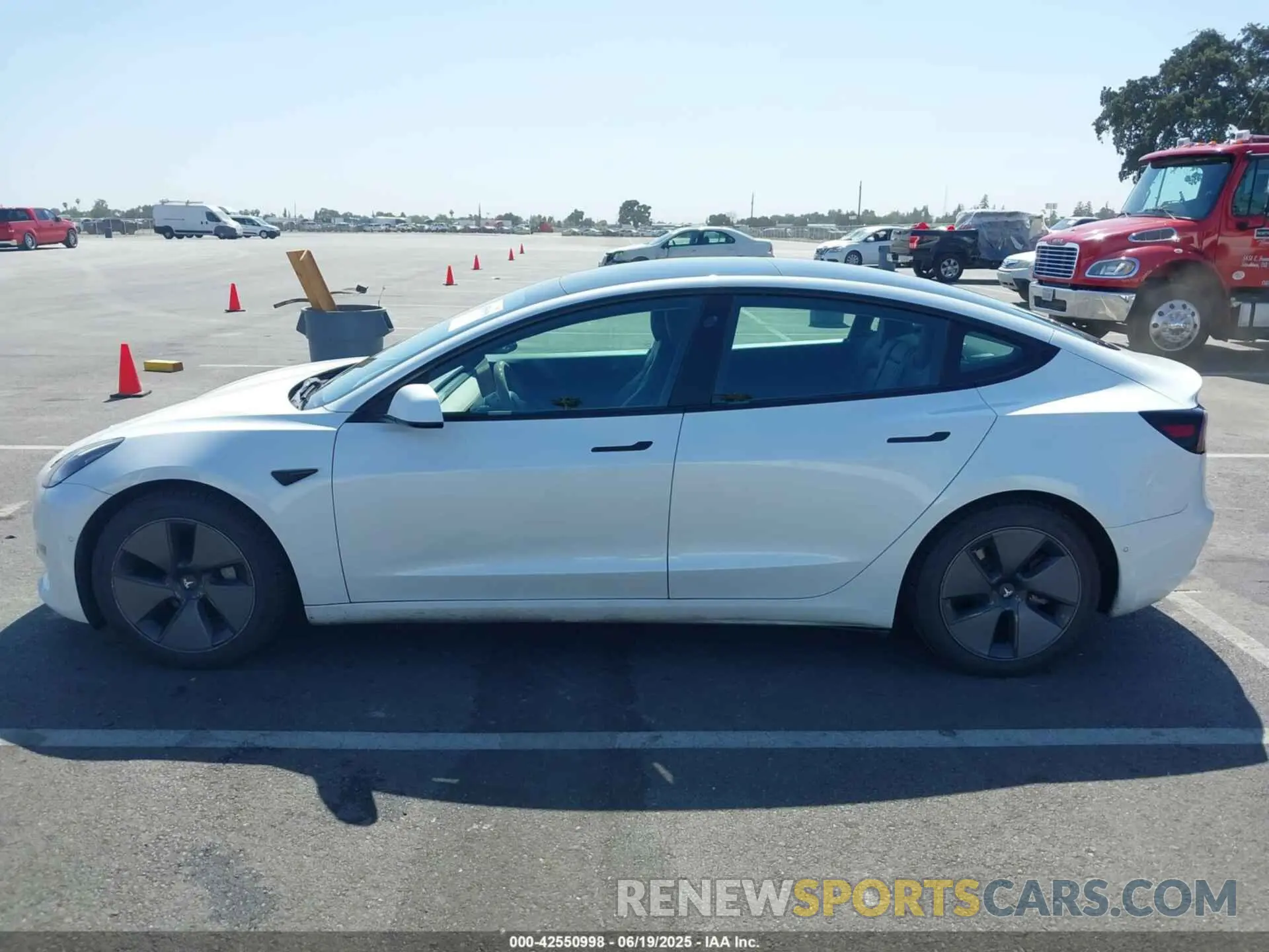 14 Photograph of a damaged car 5YJ3E1EA9MF929942 TESLA MODEL 3 2021