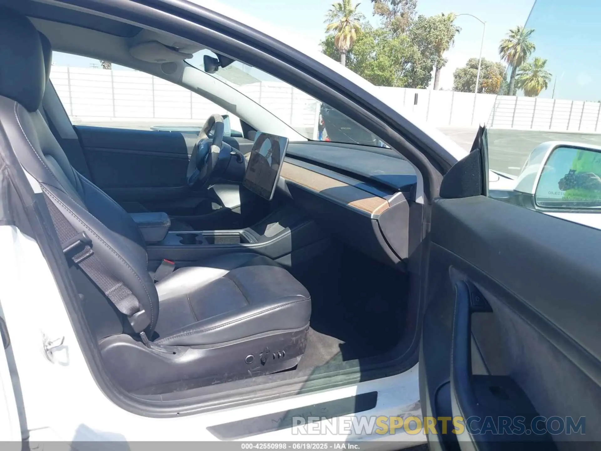 5 Photograph of a damaged car 5YJ3E1EA9MF929942 TESLA MODEL 3 2021