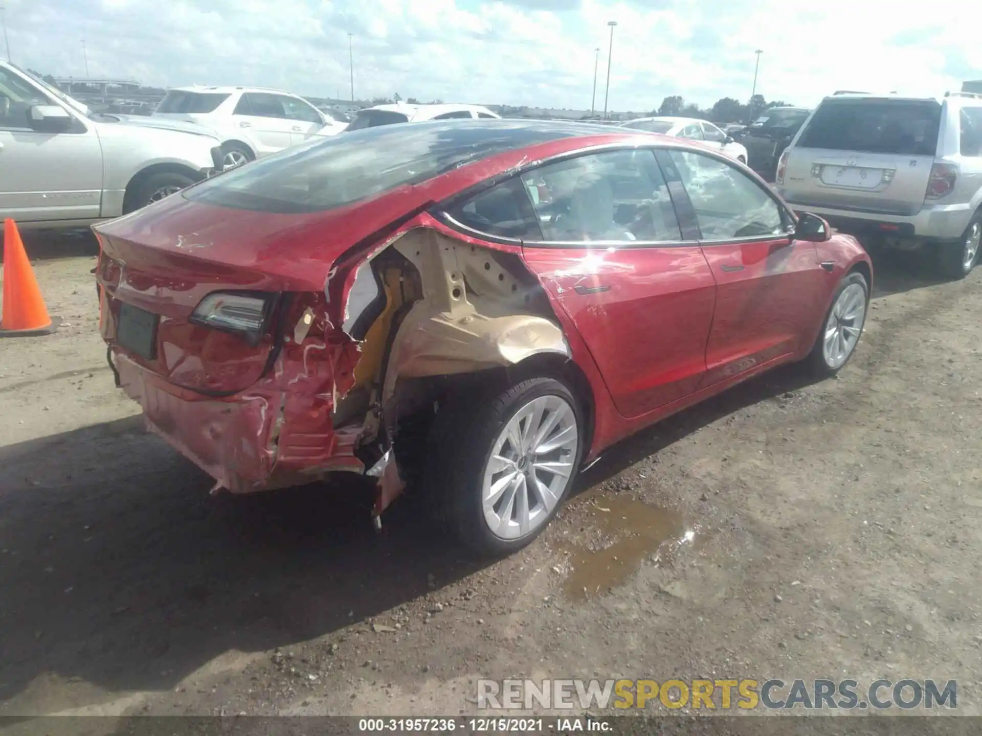 4 Photograph of a damaged car 5YJ3E1EA9MF987646 TESLA MODEL 3 2021