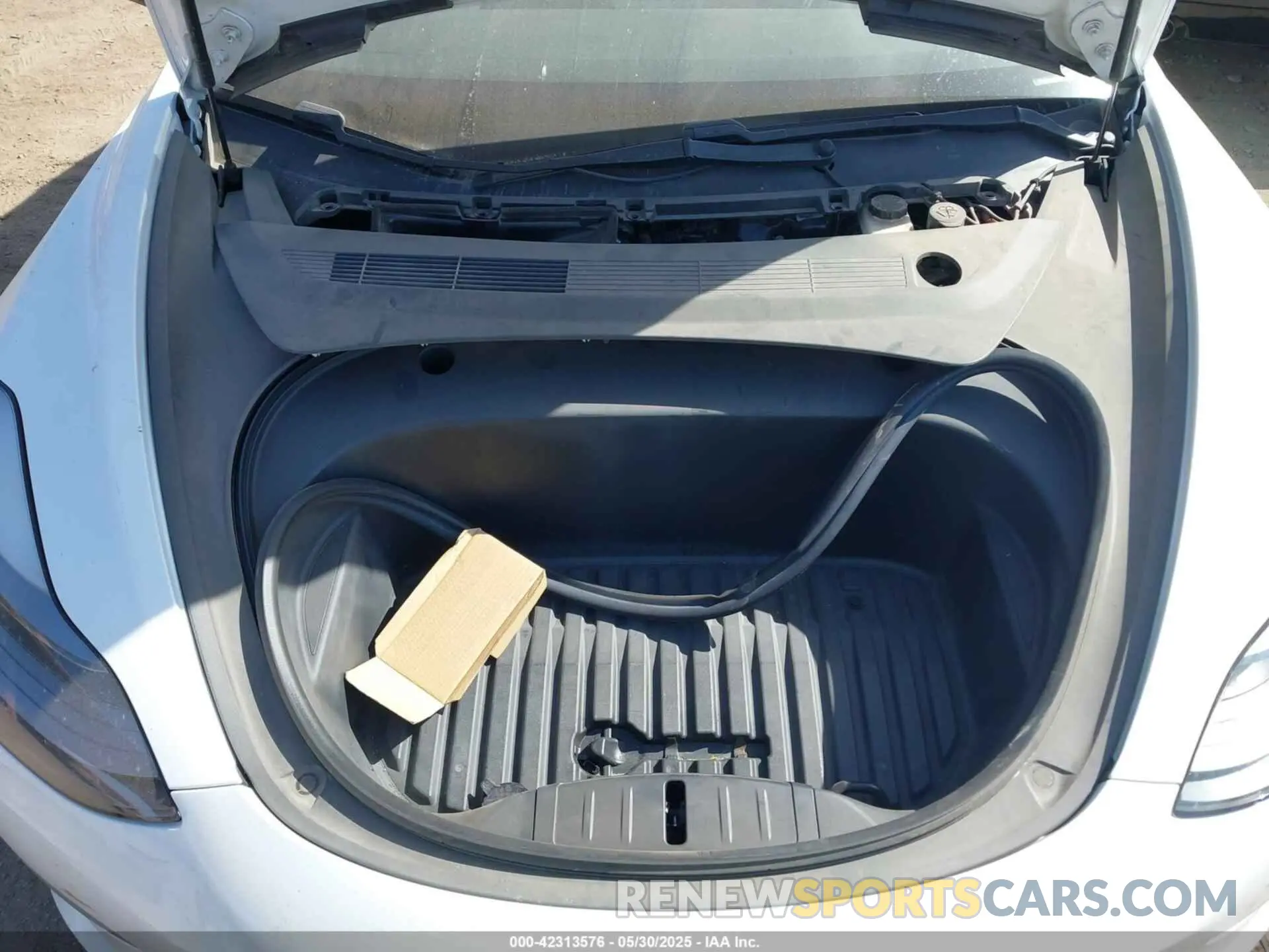 10 Photograph of a damaged car 5YJ3E1EA9MF994855 TESLA MODEL 3 2021