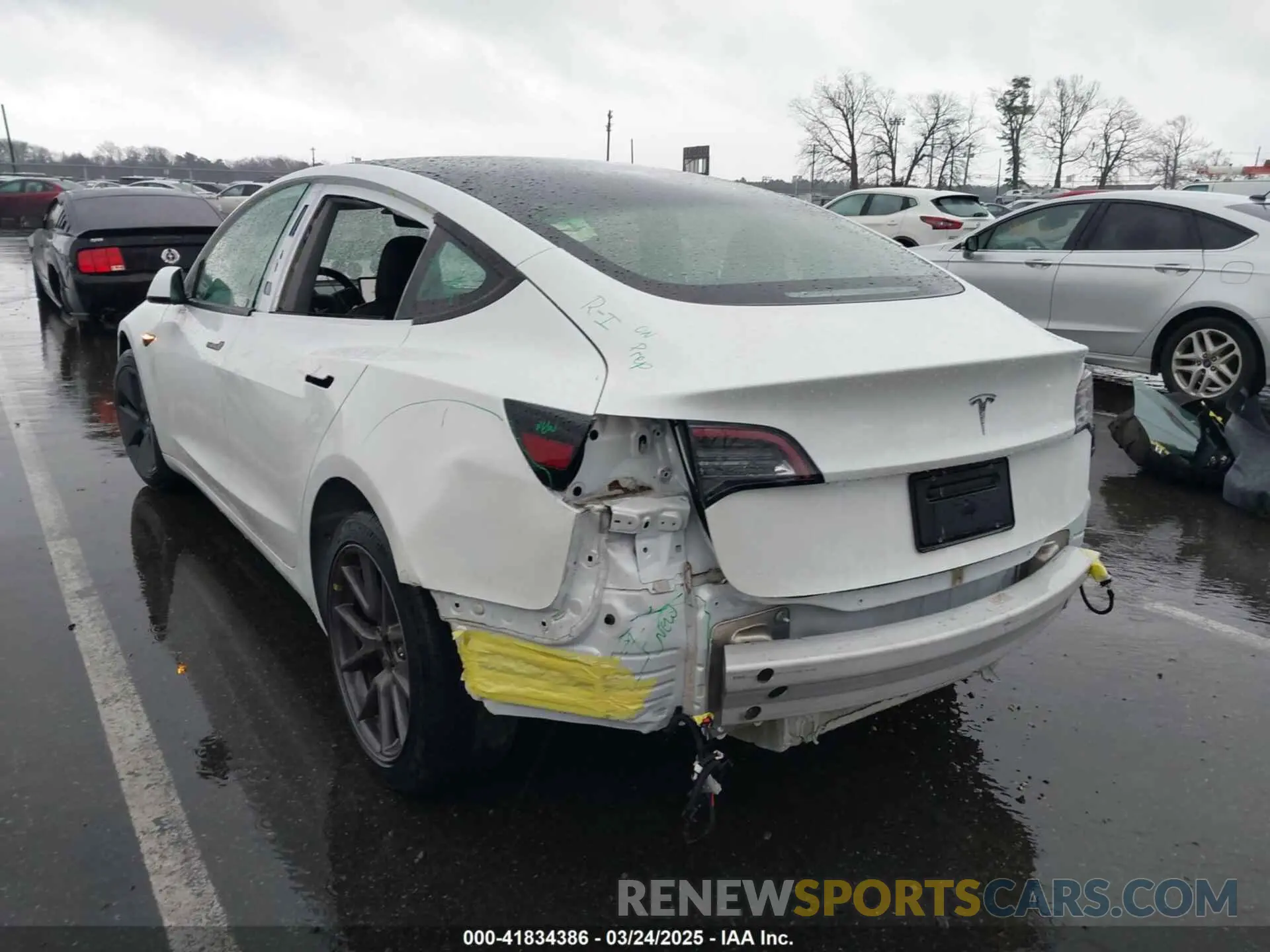 3 Photograph of a damaged car 5YJ3E1EAXMF052765 TESLA MODEL 3 2021