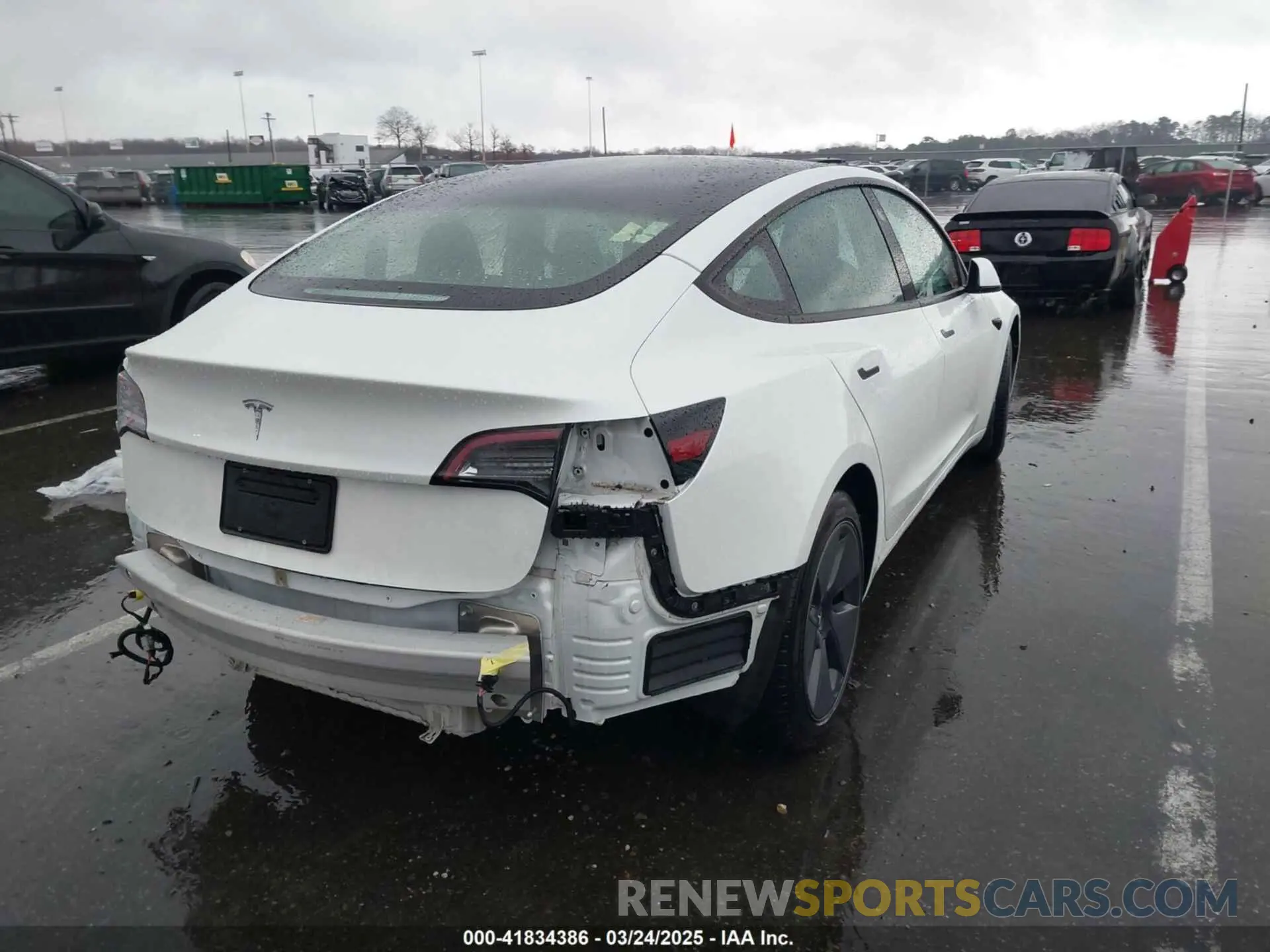 4 Photograph of a damaged car 5YJ3E1EAXMF052765 TESLA MODEL 3 2021