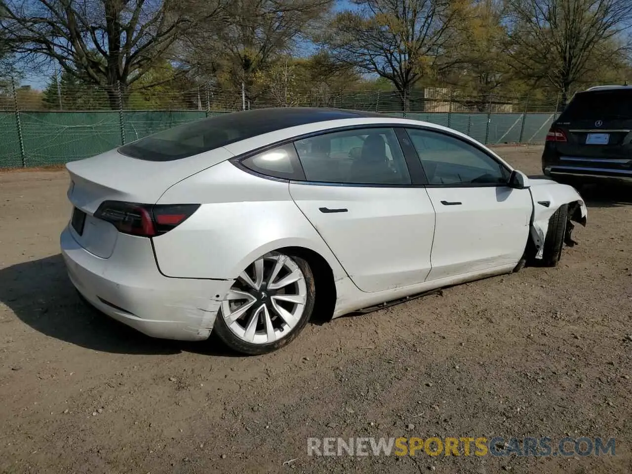 3 Photograph of a damaged car 5YJ3E1EAXMF870285 TESLA MODEL 3 2021