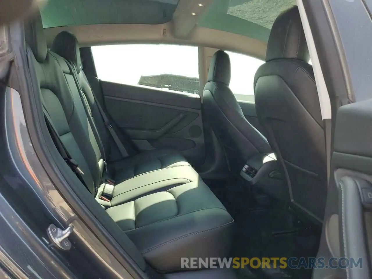10 Photograph of a damaged car 5YJ3E1EB0MF005205 TESLA MODEL 3 2021