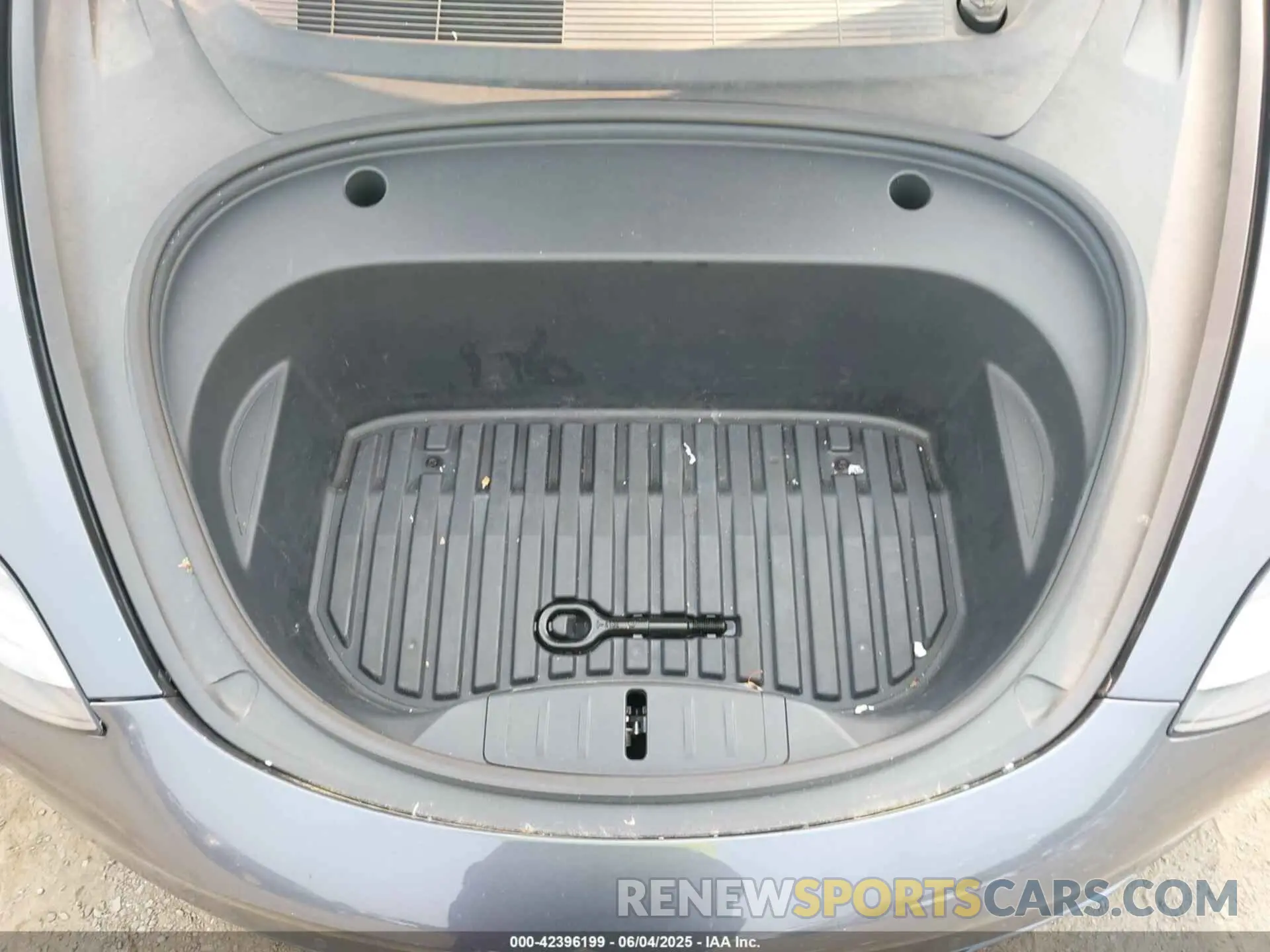 10 Photograph of a damaged car 5YJ3E1EB0MF036423 TESLA MODEL 3 2021