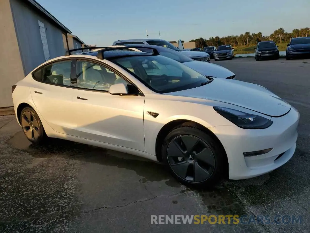 4 Photograph of a damaged car 5YJ3E1EB0MF036471 TESLA MODEL 3 2021