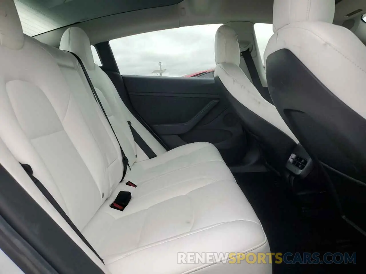 10 Photograph of a damaged car 5YJ3E1EB0MF073052 TESLA MODEL 3 2021