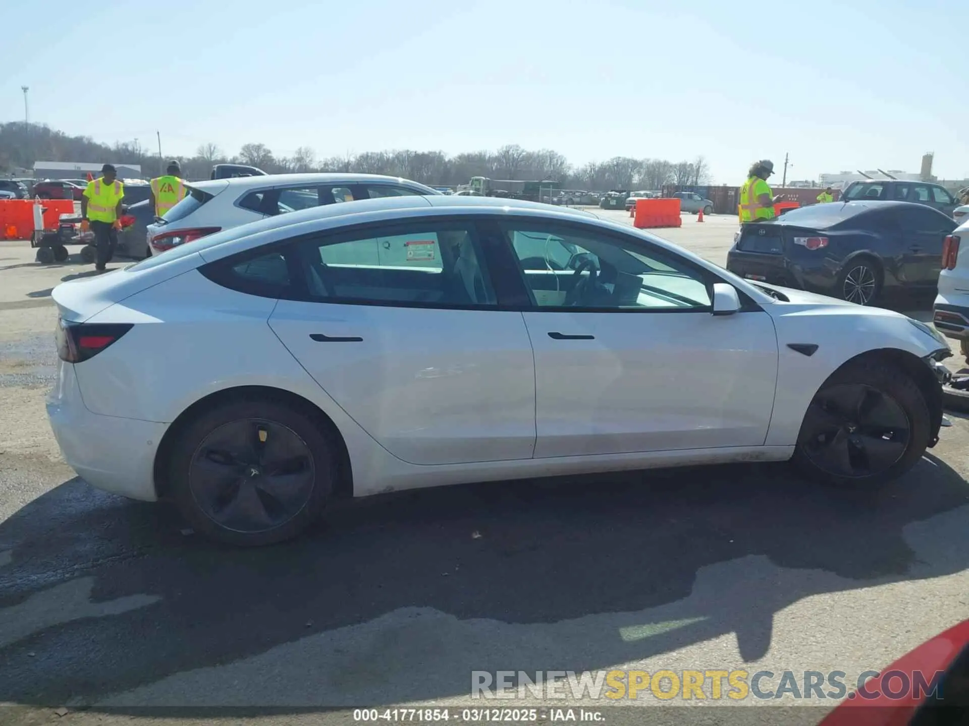 14 Photograph of a damaged car 5YJ3E1EB0MF860289 TESLA MODEL 3 2021