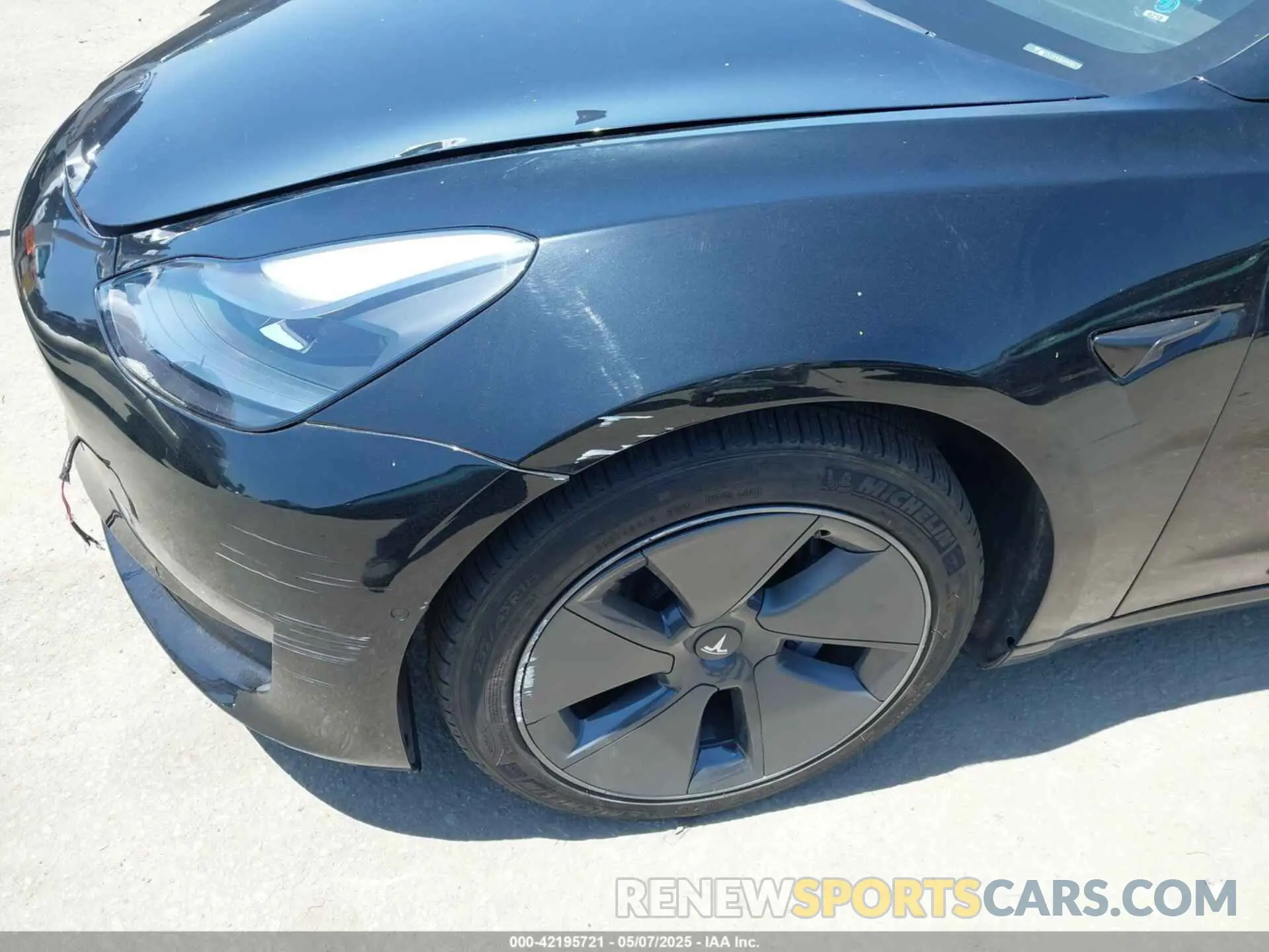 18 Photograph of a damaged car 5YJ3E1EB0MF995790 TESLA MODEL 3 2021