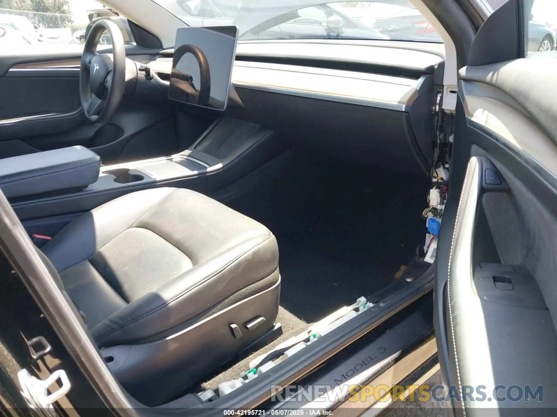 5 Photograph of a damaged car 5YJ3E1EB0MF995790 TESLA MODEL 3 2021