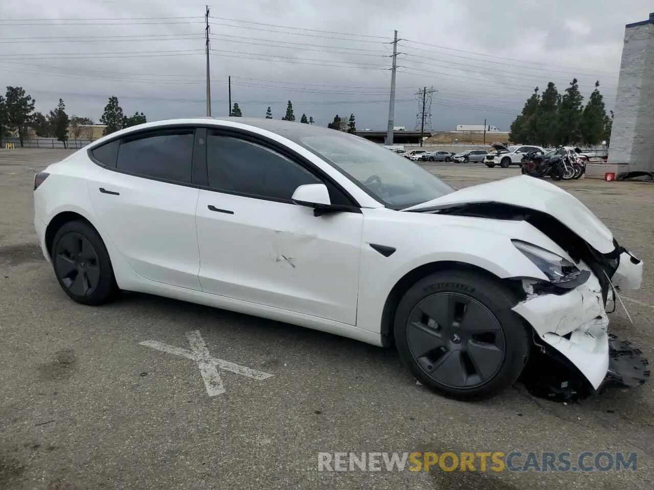 4 Photograph of a damaged car 5YJ3E1EB1MF032669 TESLA MODEL 3 2021
