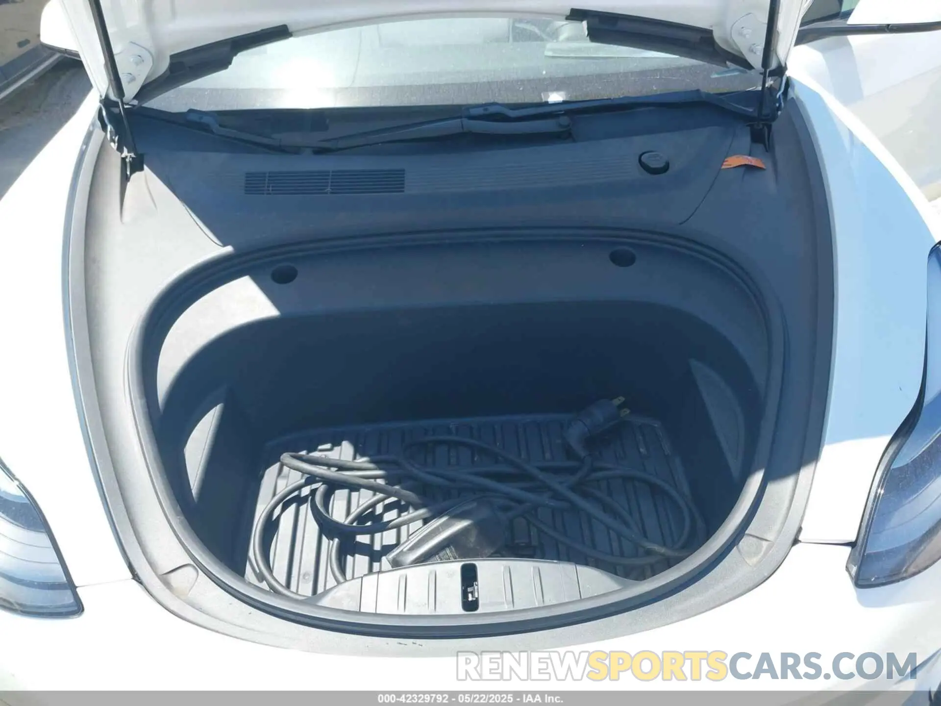 10 Photograph of a damaged car 5YJ3E1EB1MF062710 TESLA MODEL 3 2021