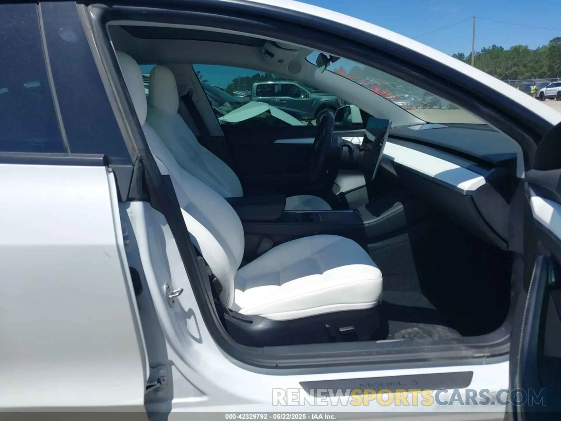 5 Photograph of a damaged car 5YJ3E1EB1MF062710 TESLA MODEL 3 2021