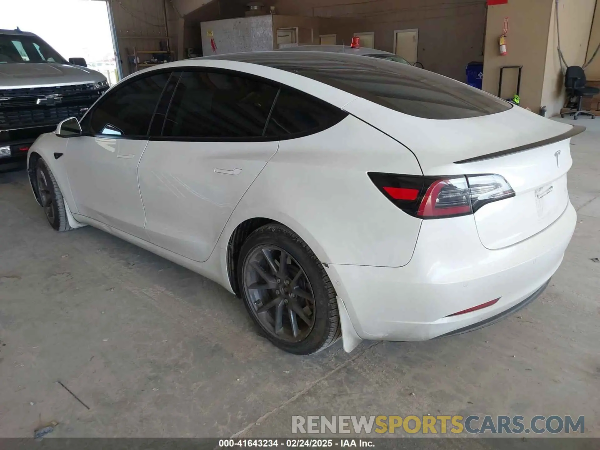 3 Photograph of a damaged car 5YJ3E1EB1MF852881 TESLA MODEL 3 2021