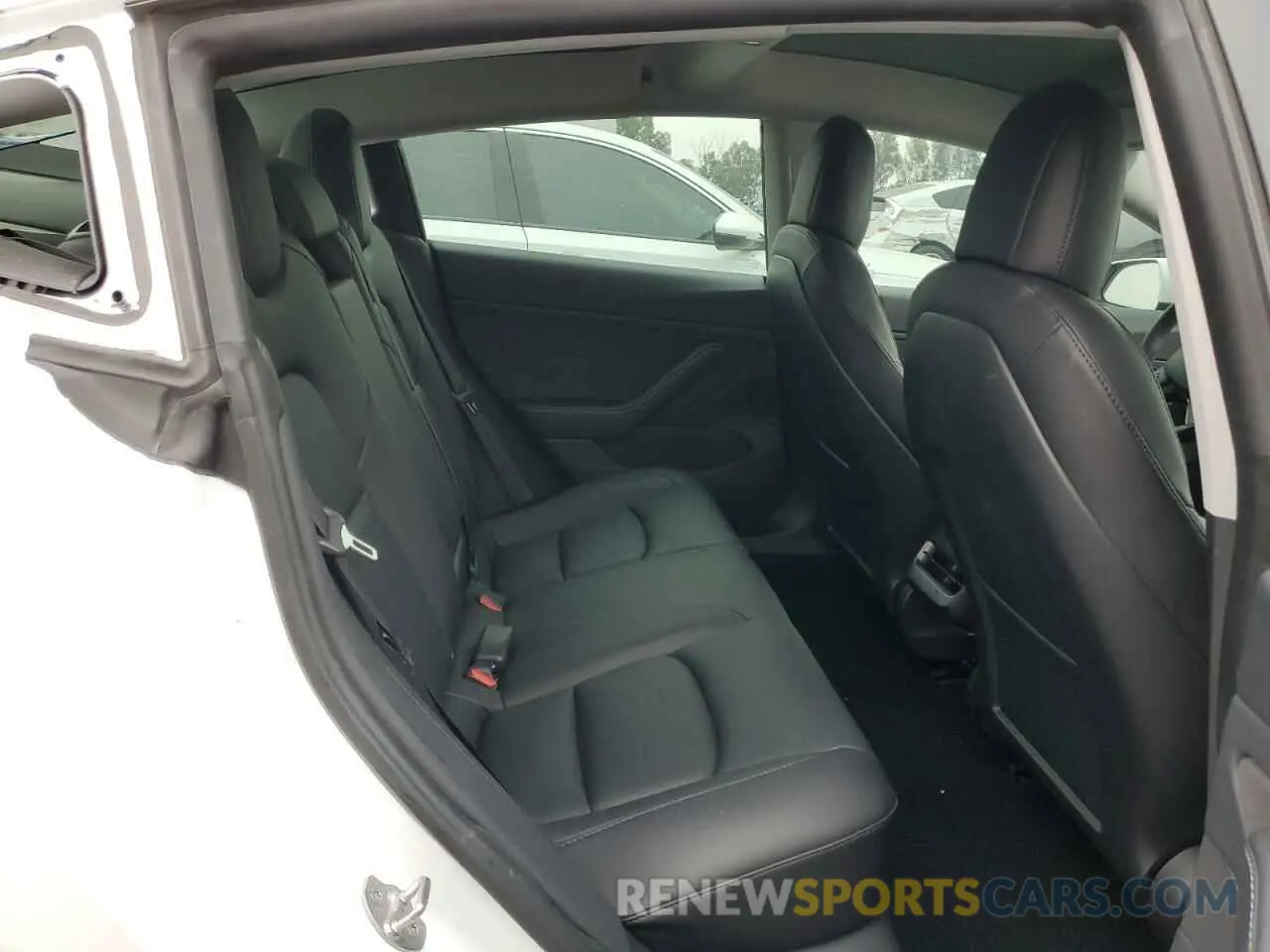 10 Photograph of a damaged car 5YJ3E1EB1MF928471 TESLA MODEL 3 2021
