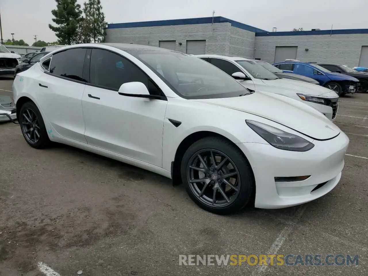 4 Photograph of a damaged car 5YJ3E1EB1MF928471 TESLA MODEL 3 2021