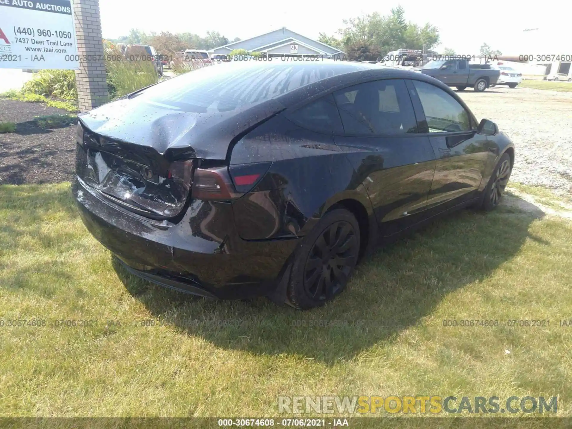 4 Photograph of a damaged car 5YJ3E1EB1MF960871 TESLA MODEL 3 2021