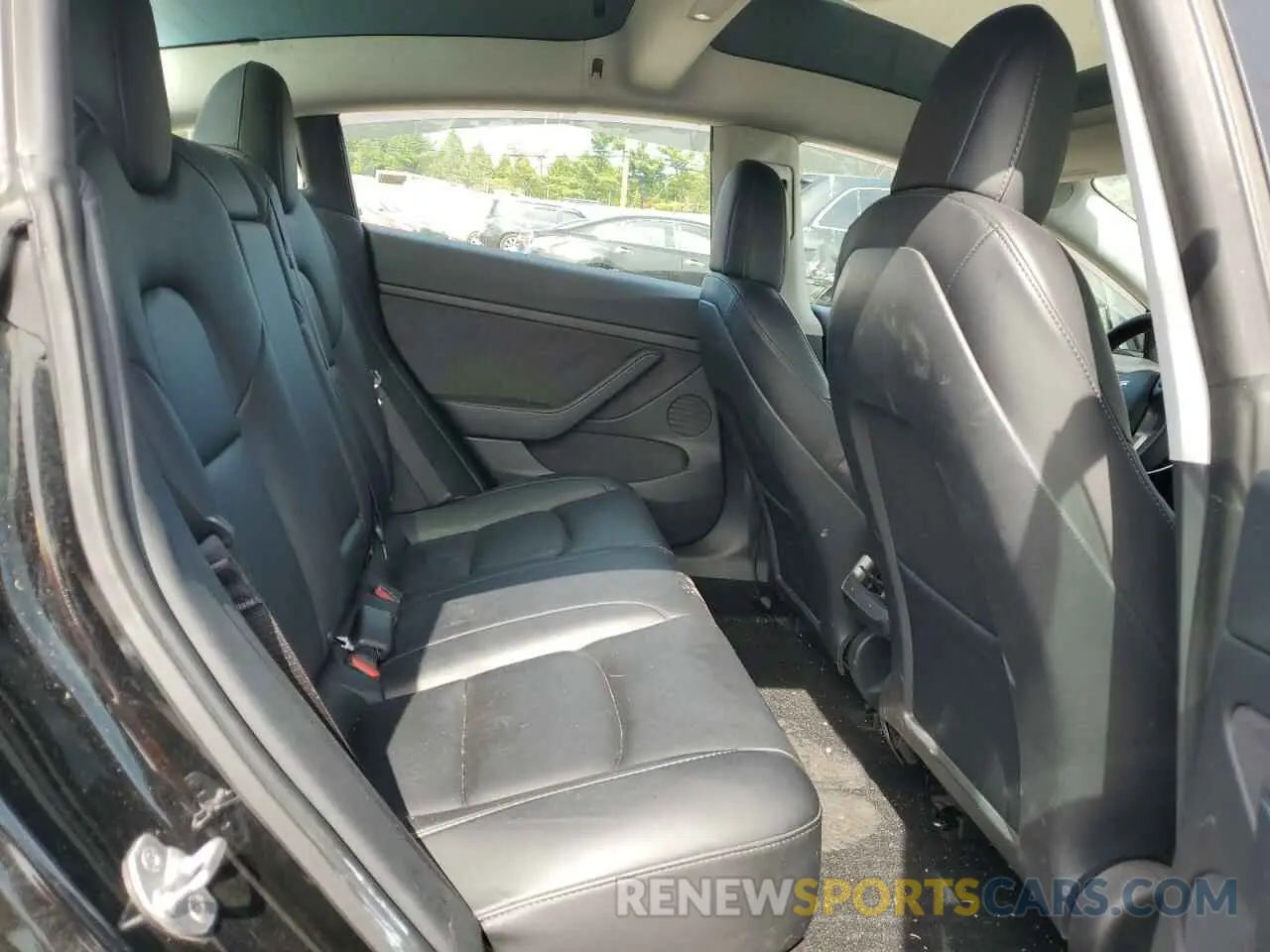 10 Photograph of a damaged car 5YJ3E1EB1MF973863 TESLA MODEL 3 2021