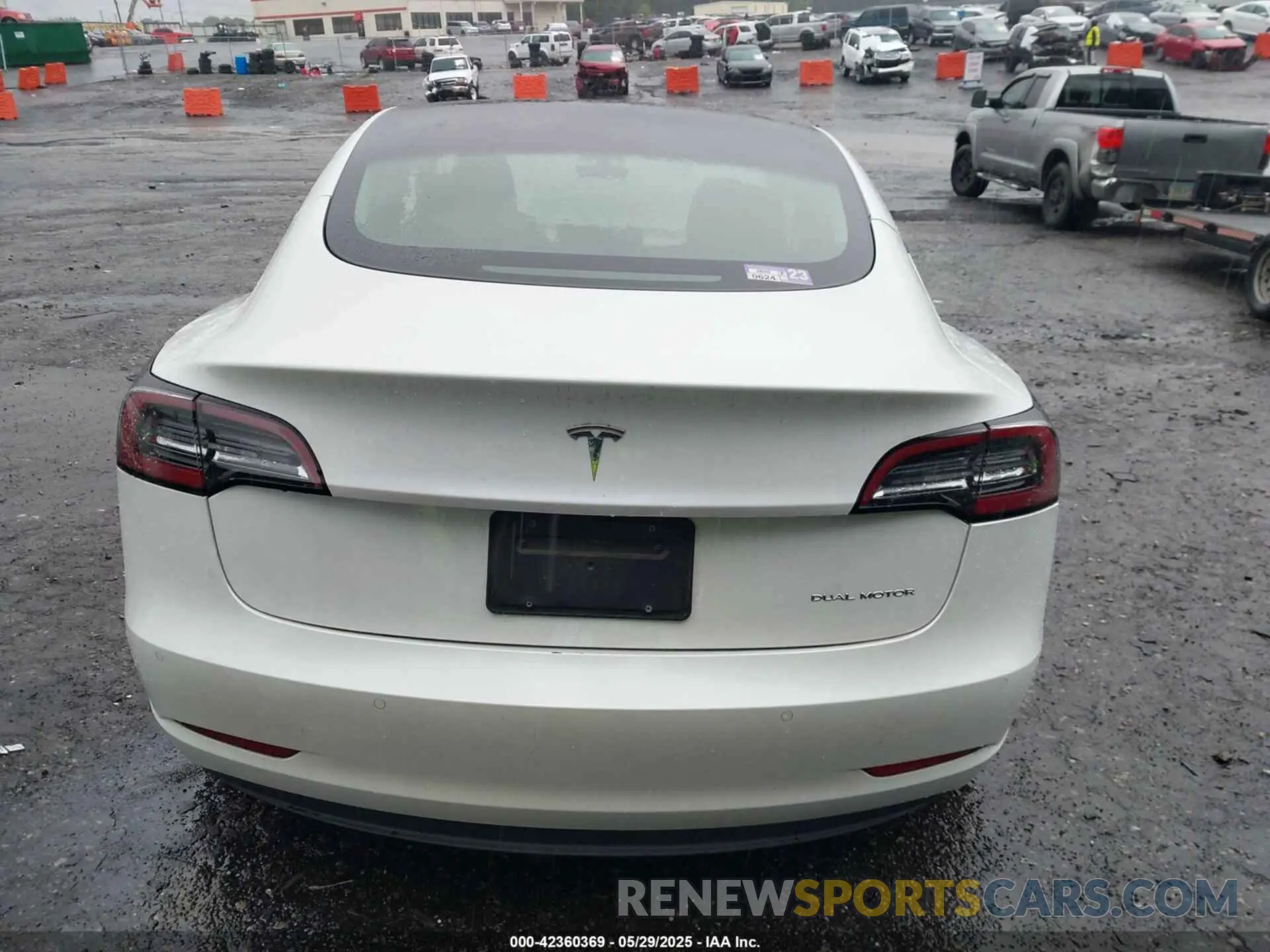 15 Photograph of a damaged car 5YJ3E1EB1MF973992 TESLA MODEL 3 2021