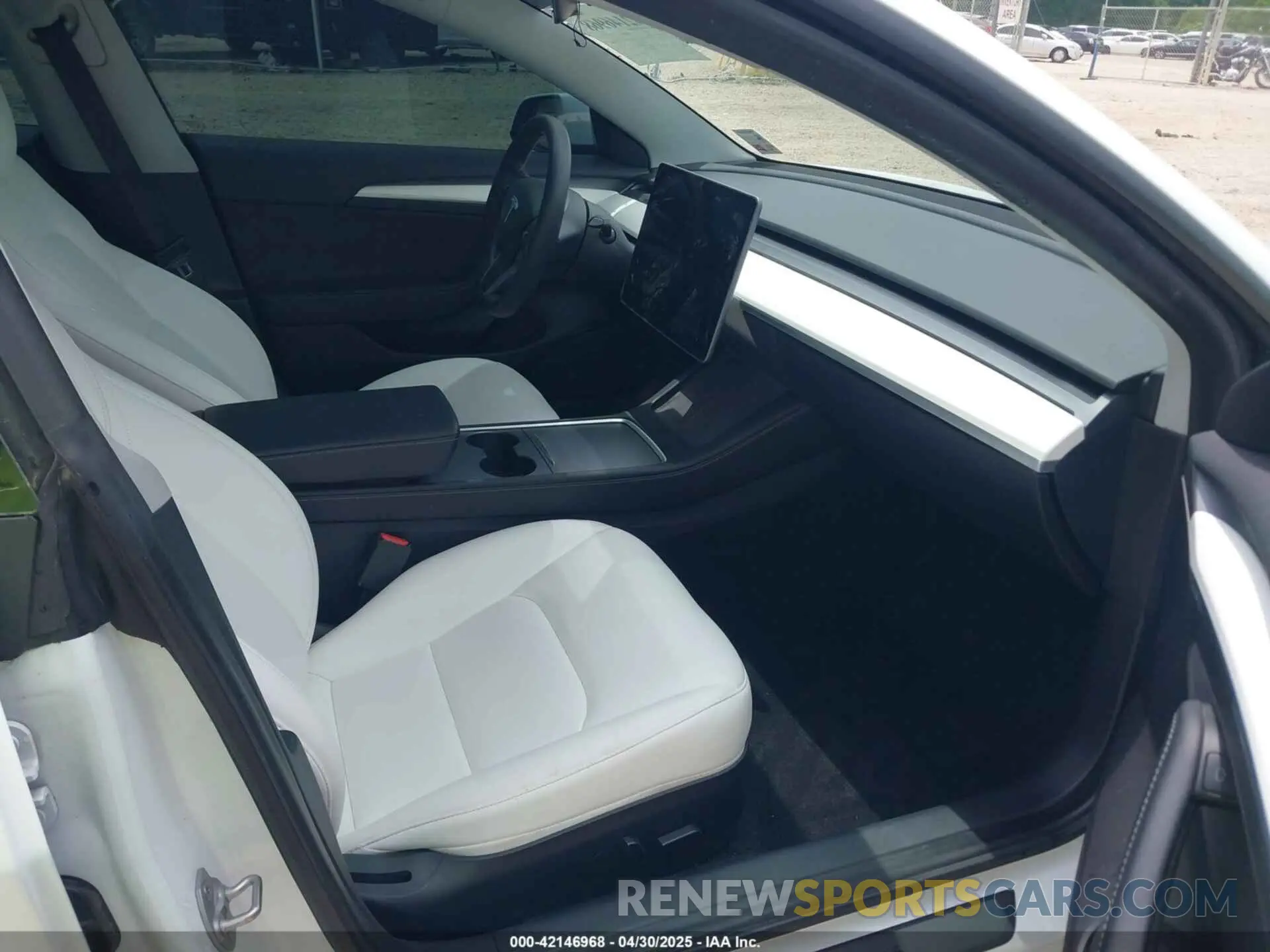 5 Photograph of a damaged car 5YJ3E1EB1MF975824 TESLA MODEL 3 2021
