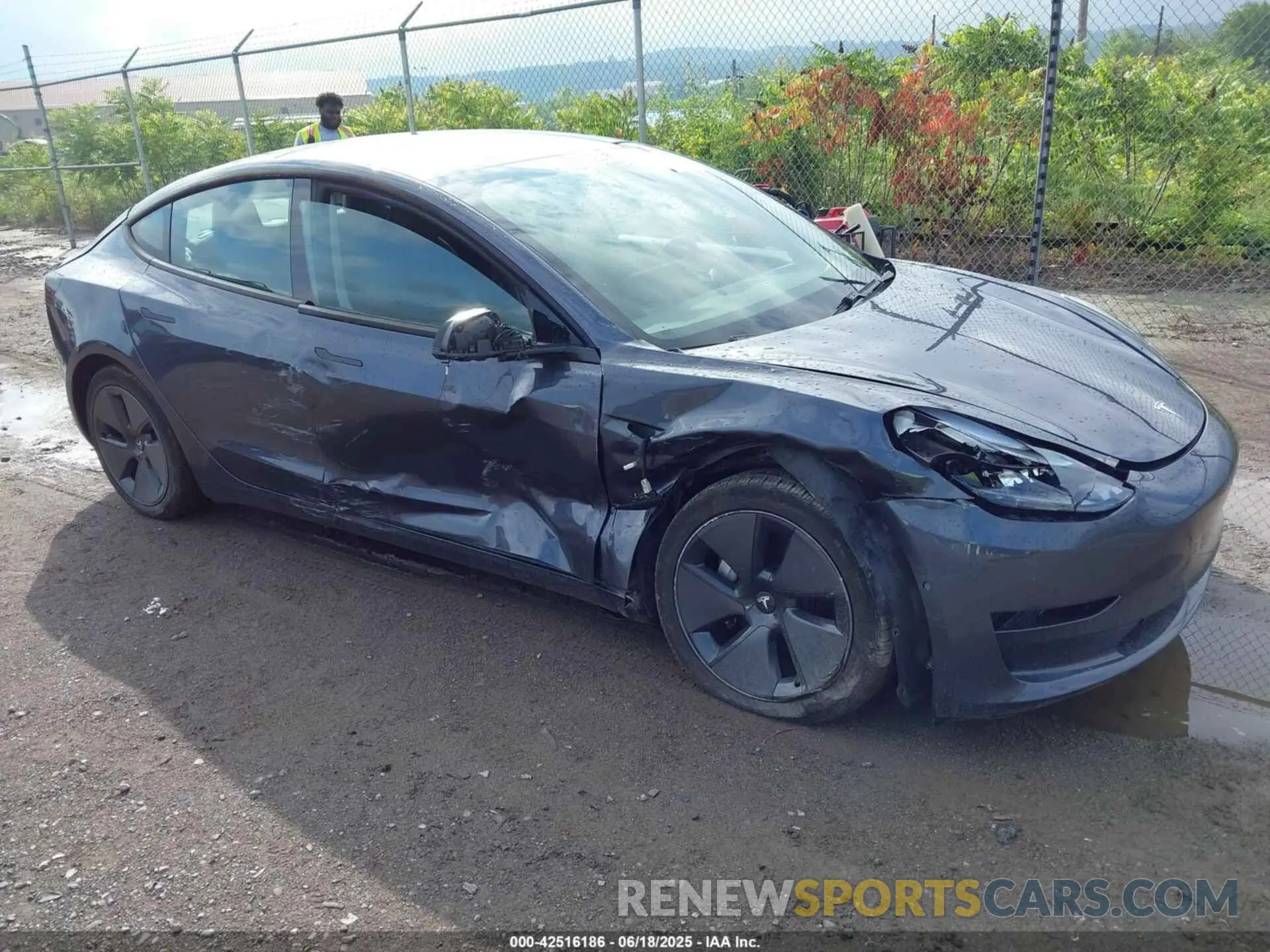 1 Photograph of a damaged car 5YJ3E1EB1MF983986 TESLA MODEL 3 2021