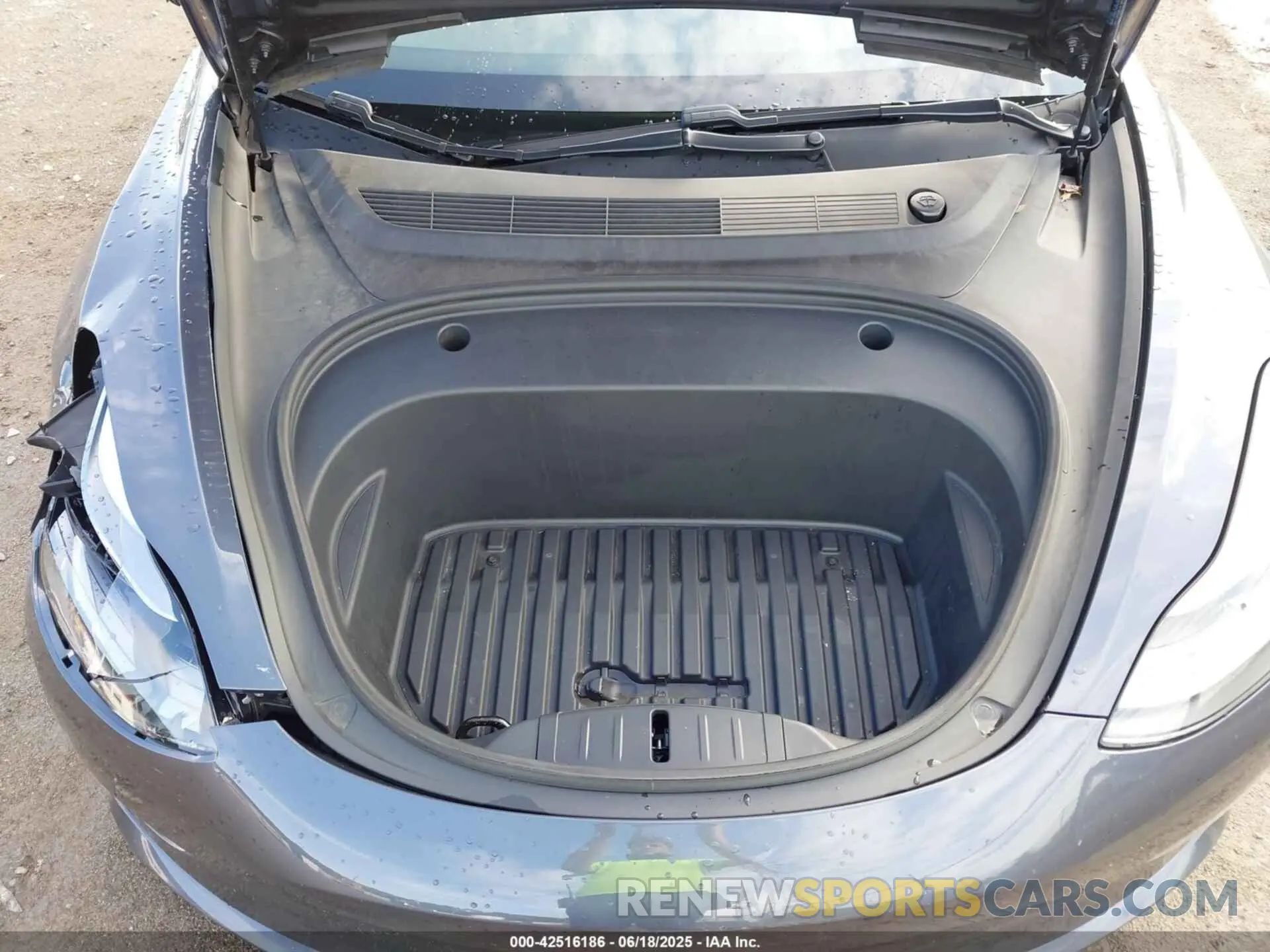10 Photograph of a damaged car 5YJ3E1EB1MF983986 TESLA MODEL 3 2021