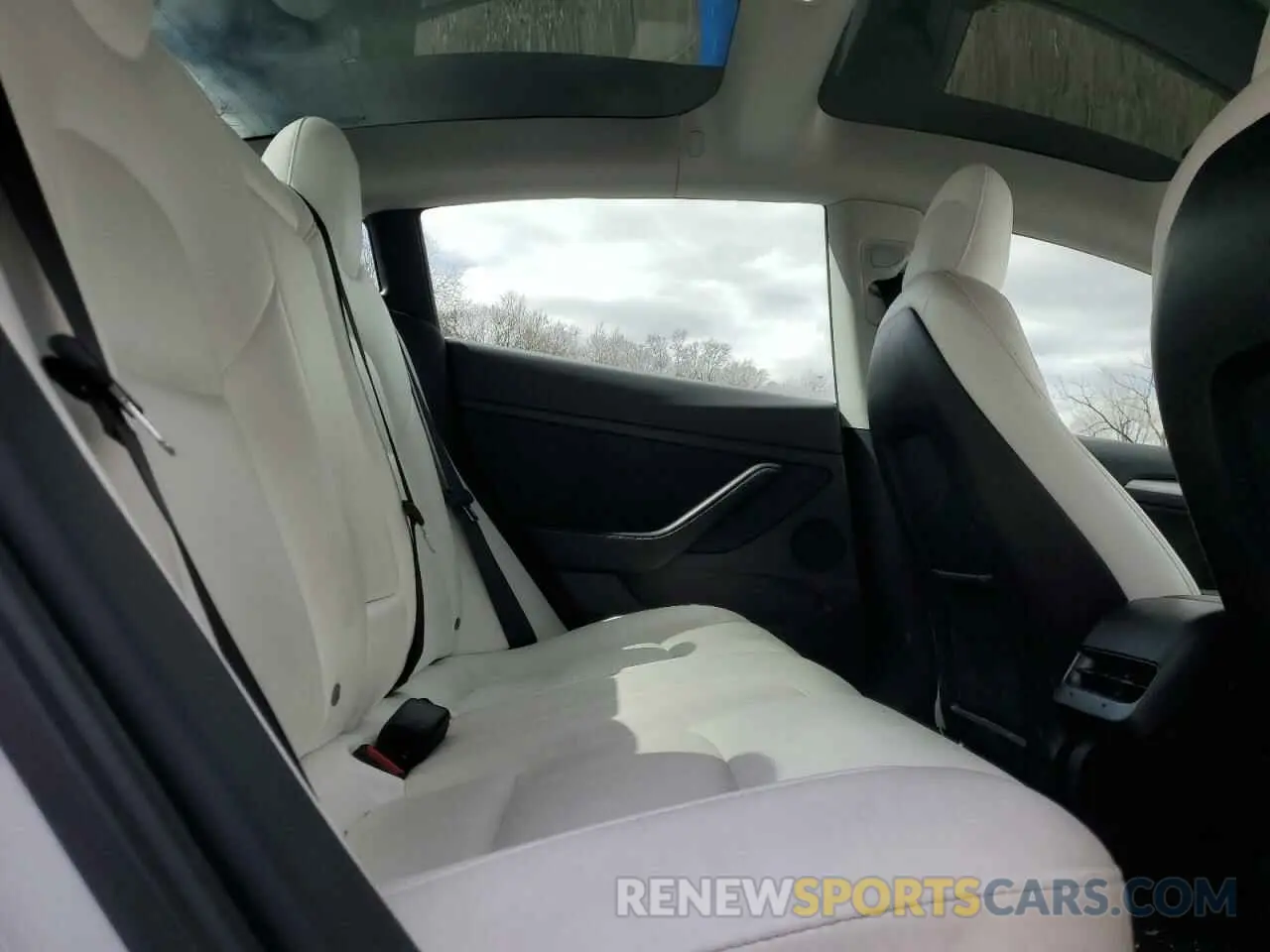 10 Photograph of a damaged car 5YJ3E1EB2MF032695 TESLA MODEL 3 2021