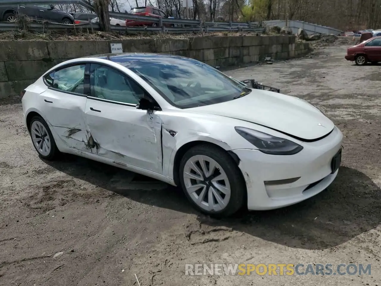4 Photograph of a damaged car 5YJ3E1EB2MF032695 TESLA MODEL 3 2021