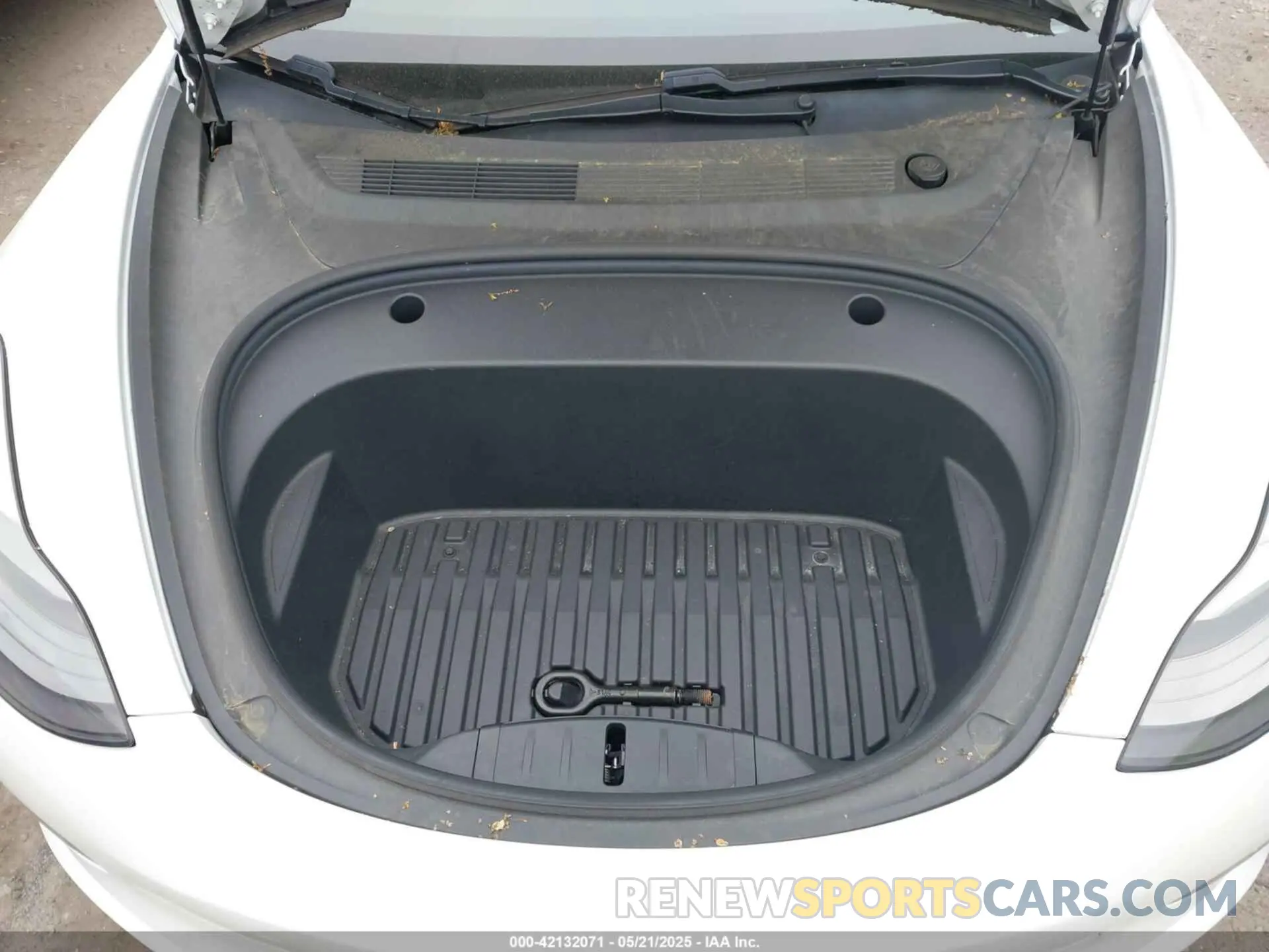 10 Photograph of a damaged car 5YJ3E1EB2MF049237 TESLA MODEL 3 2021