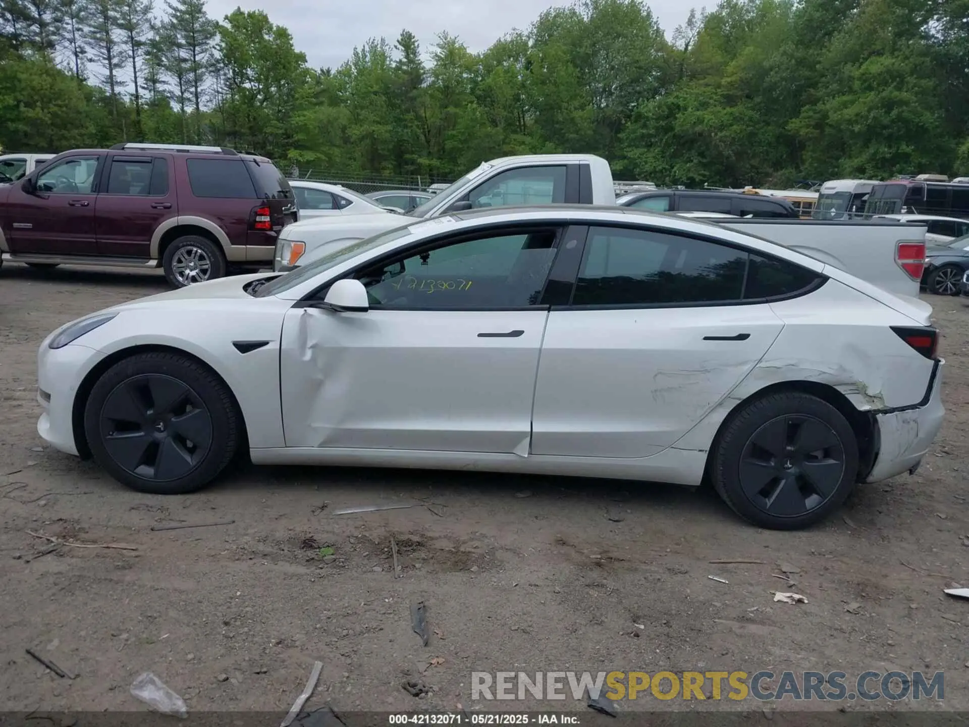14 Photograph of a damaged car 5YJ3E1EB2MF049237 TESLA MODEL 3 2021