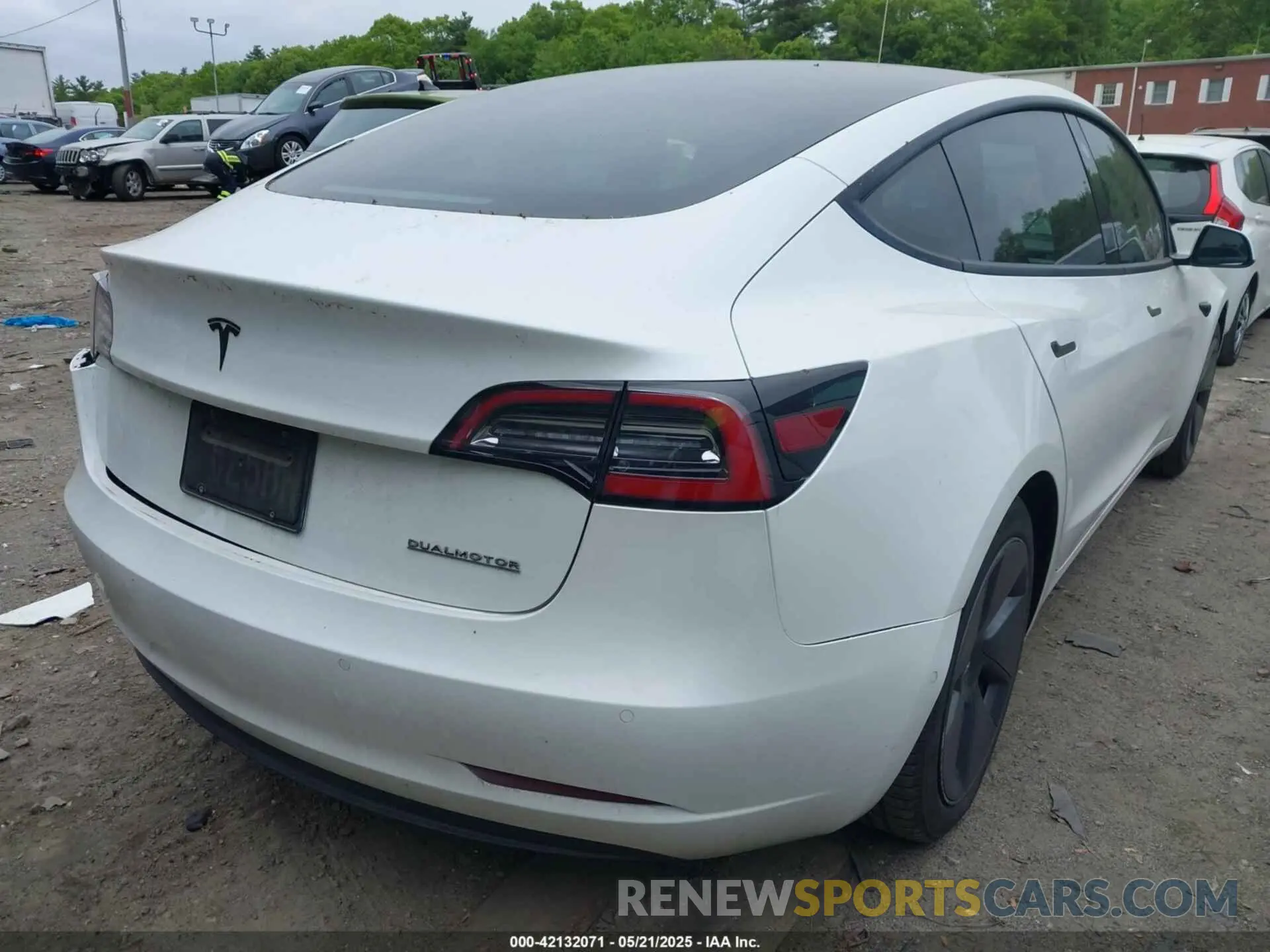 4 Photograph of a damaged car 5YJ3E1EB2MF049237 TESLA MODEL 3 2021
