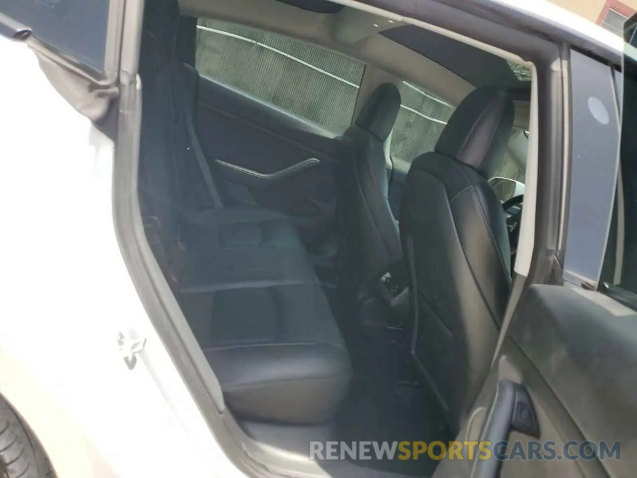 10 Photograph of a damaged car 5YJ3E1EB2MF054518 TESLA MODEL 3 2021
