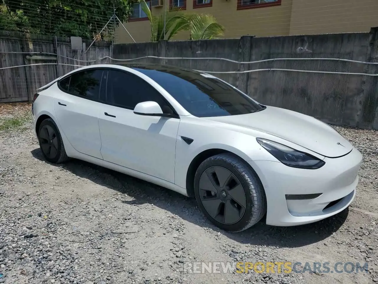 4 Photograph of a damaged car 5YJ3E1EB2MF054518 TESLA MODEL 3 2021