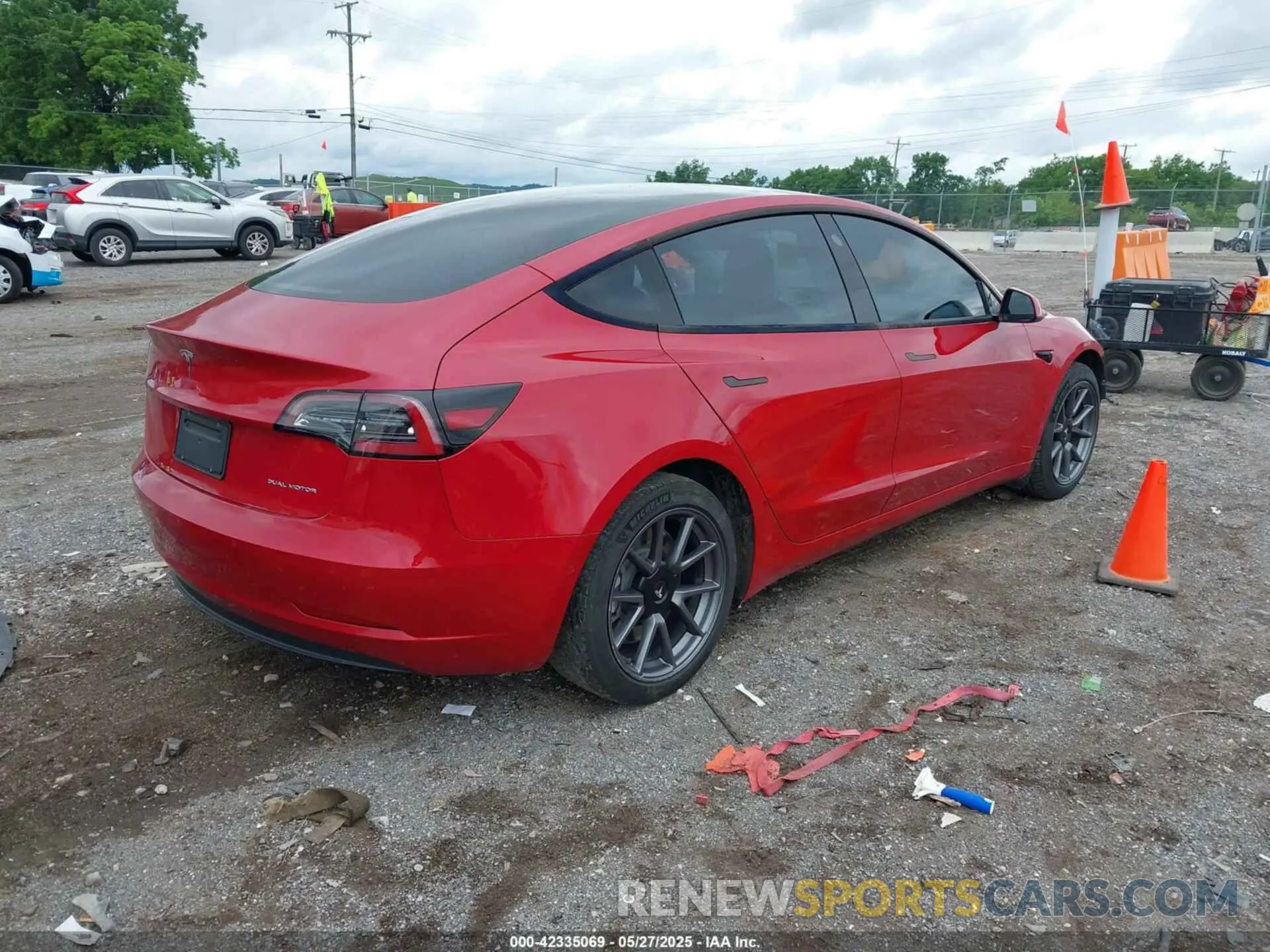 4 Photograph of a damaged car 5YJ3E1EB2MF061663 TESLA MODEL 3 2021