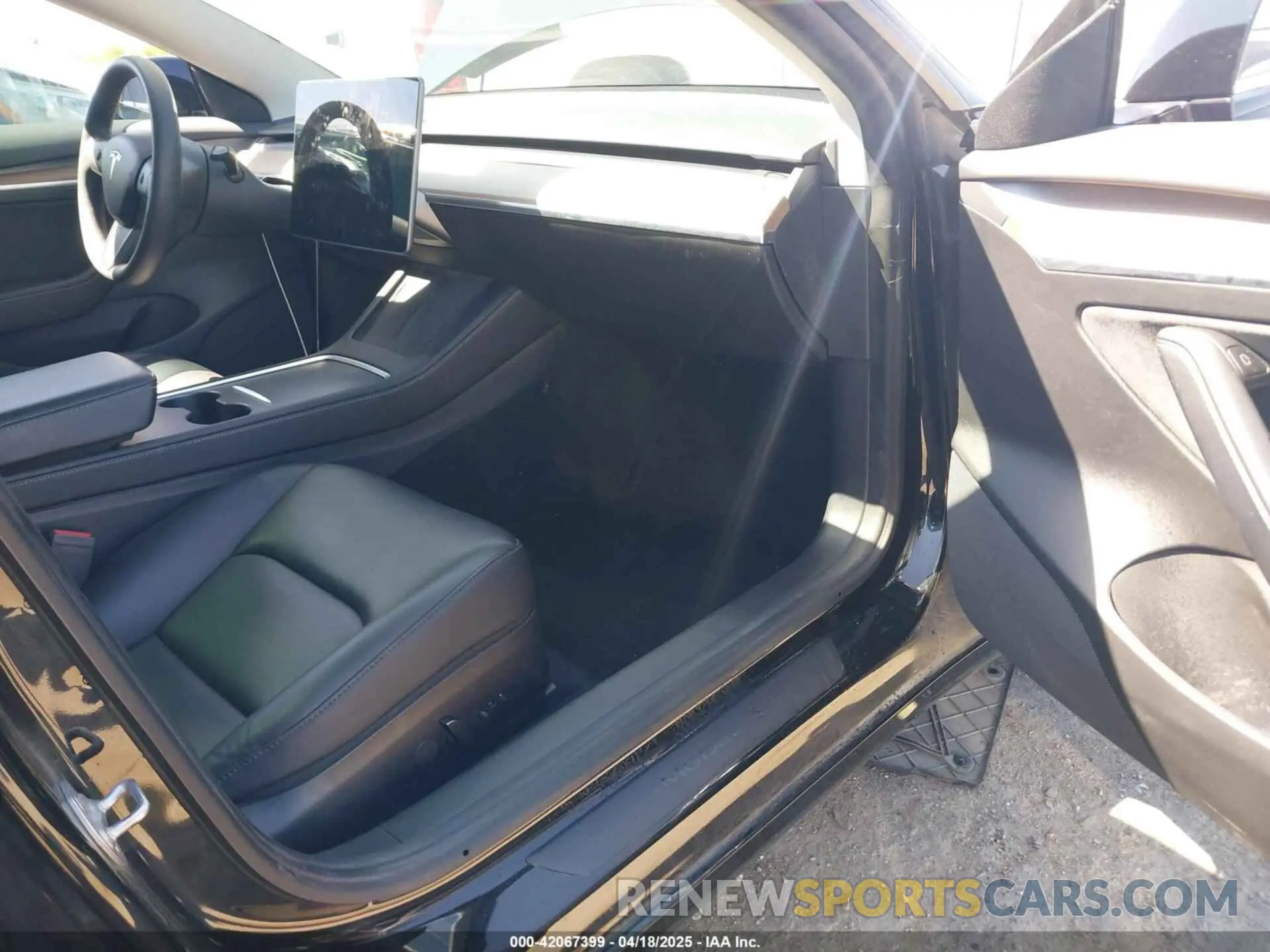 5 Photograph of a damaged car 5YJ3E1EB2MF065583 TESLA MODEL 3 2021