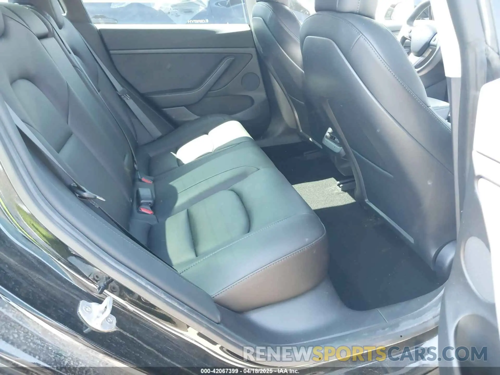 8 Photograph of a damaged car 5YJ3E1EB2MF065583 TESLA MODEL 3 2021