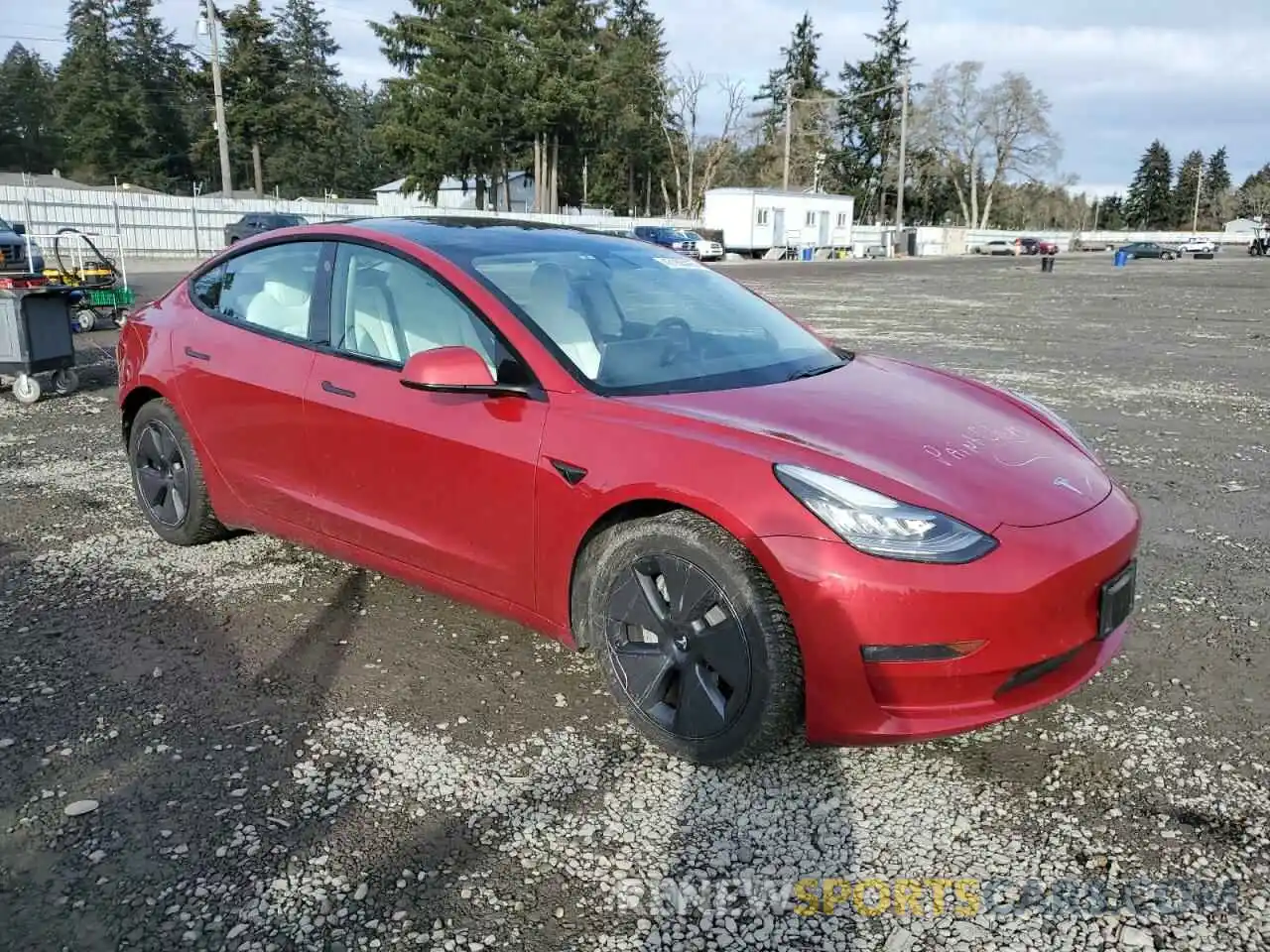 4 Photograph of a damaged car 5YJ3E1EB2MF847950 TESLA MODEL 3 2021