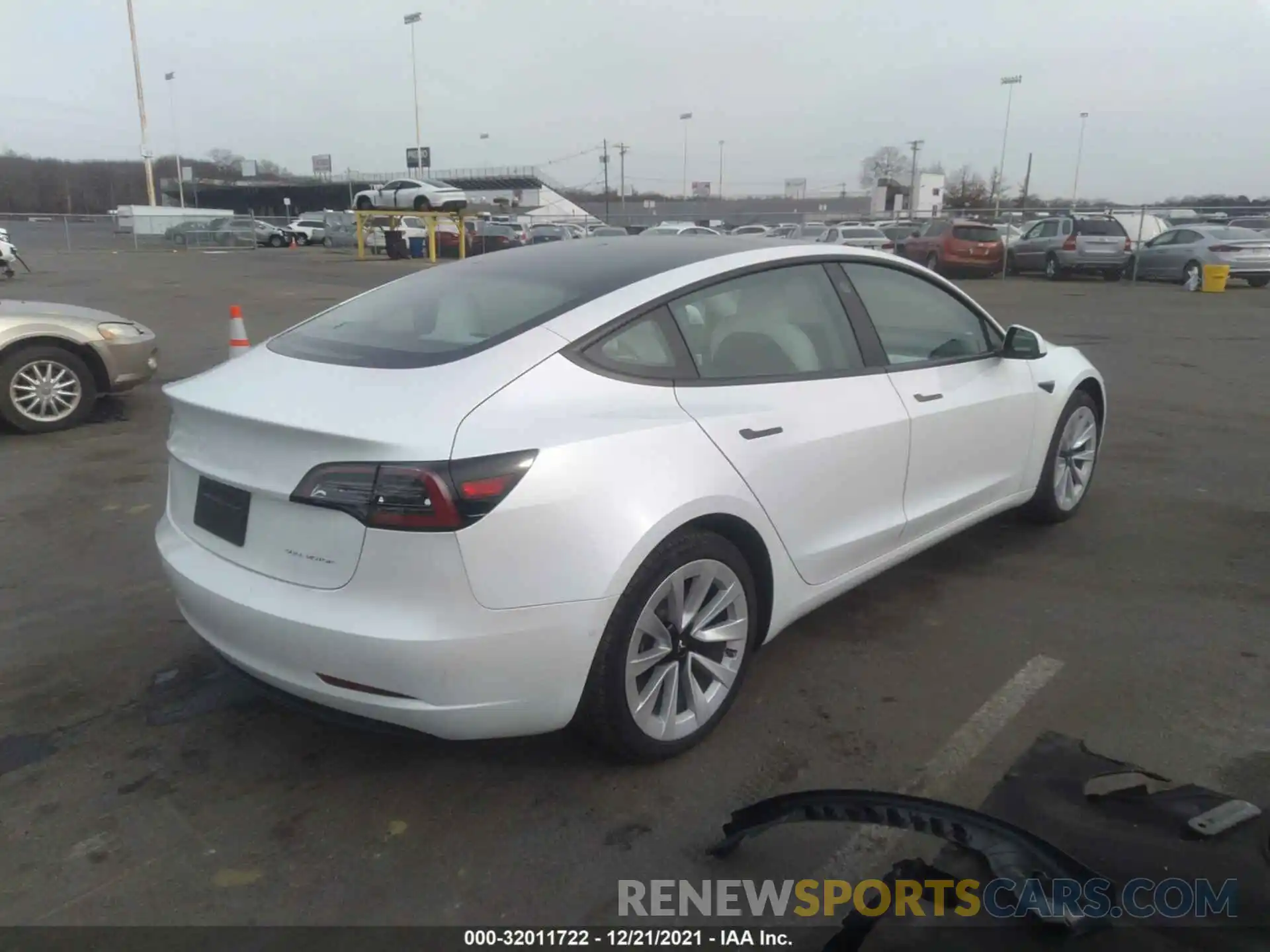 4 Photograph of a damaged car 5YJ3E1EB2MF916104 TESLA MODEL 3 2021