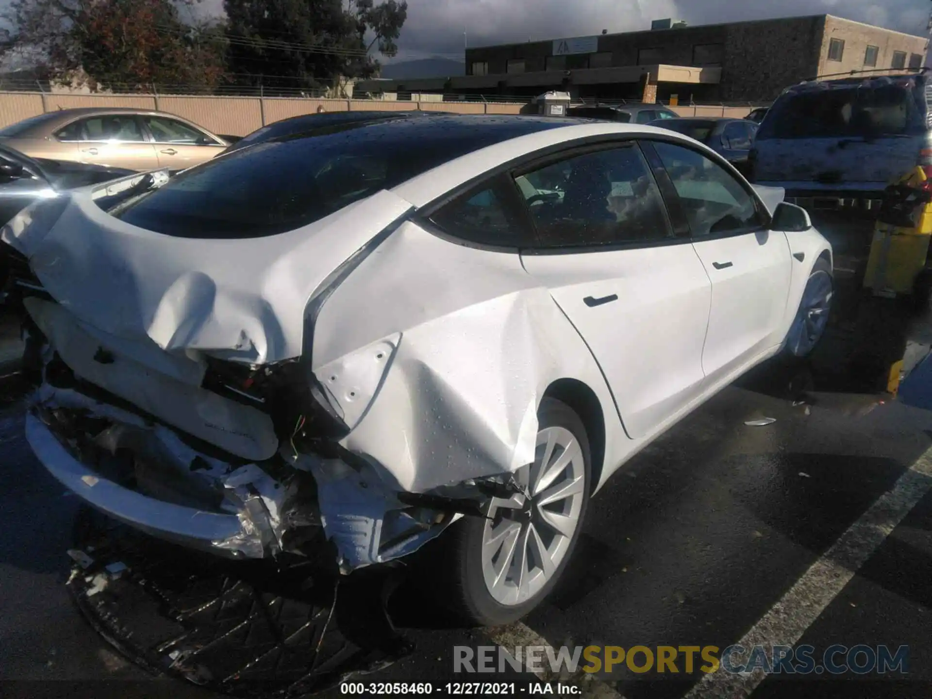 4 Photograph of a damaged car 5YJ3E1EB2MF927474 TESLA MODEL 3 2021