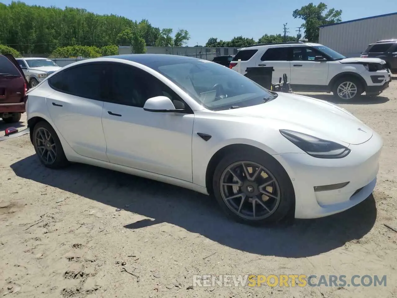 4 Photograph of a damaged car 5YJ3E1EB2MF937020 TESLA MODEL 3 2021