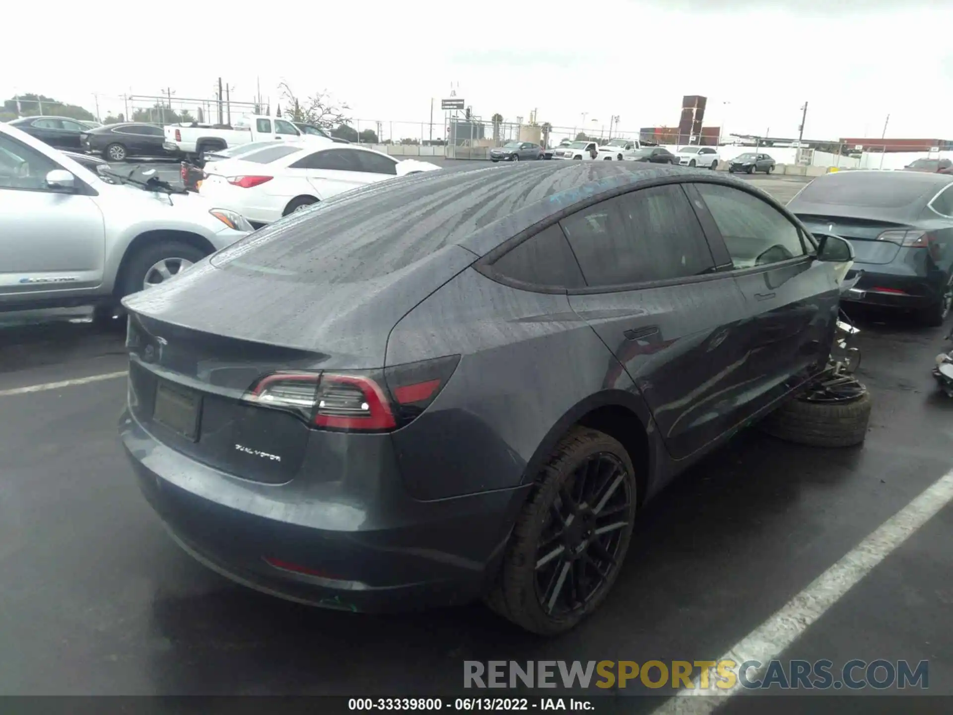 4 Photograph of a damaged car 5YJ3E1EB2MF937616 TESLA MODEL 3 2021