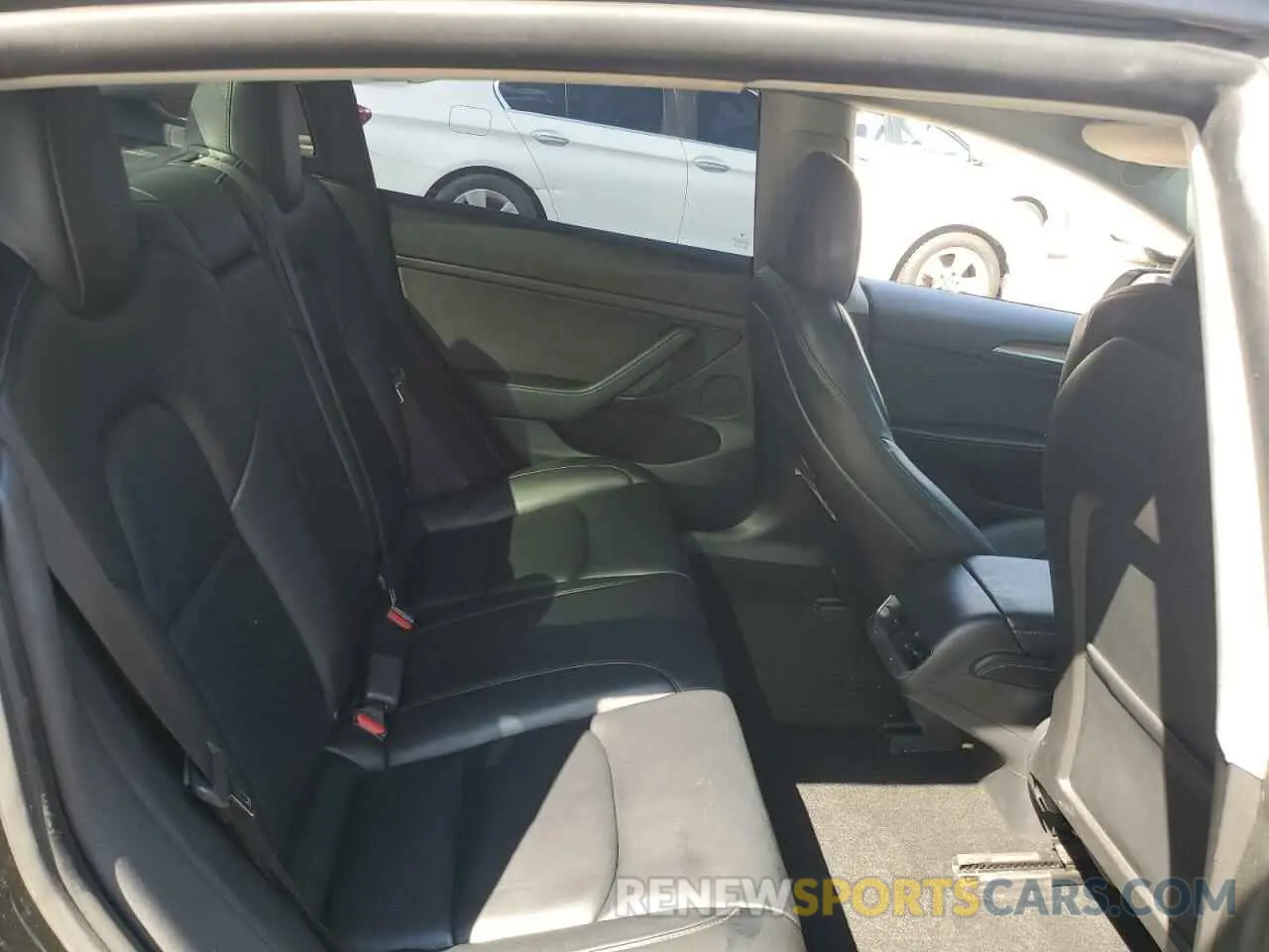 10 Photograph of a damaged car 5YJ3E1EB2MF948129 TESLA MODEL 3 2021