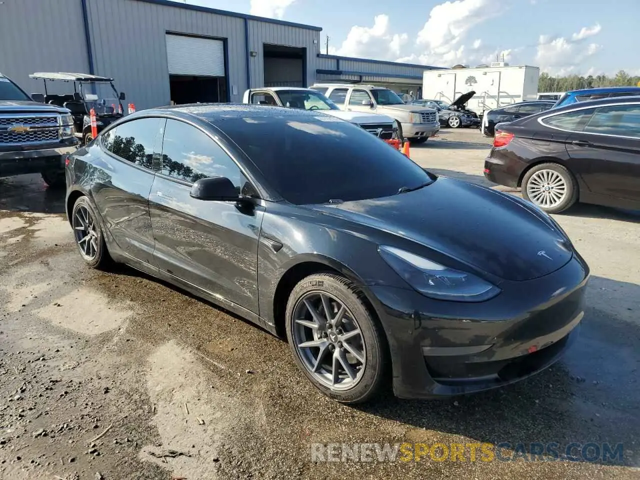 4 Photograph of a damaged car 5YJ3E1EB2MF948129 TESLA MODEL 3 2021
