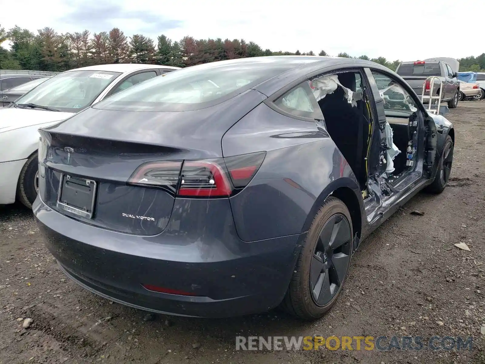 4 Photograph of a damaged car 5YJ3E1EB2MF983219 TESLA MODEL 3 2021