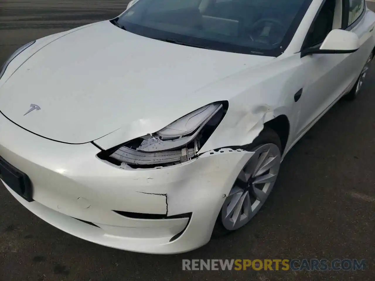 9 Photograph of a damaged car 5YJ3E1EB3MF862344 TESLA MODEL 3 2021