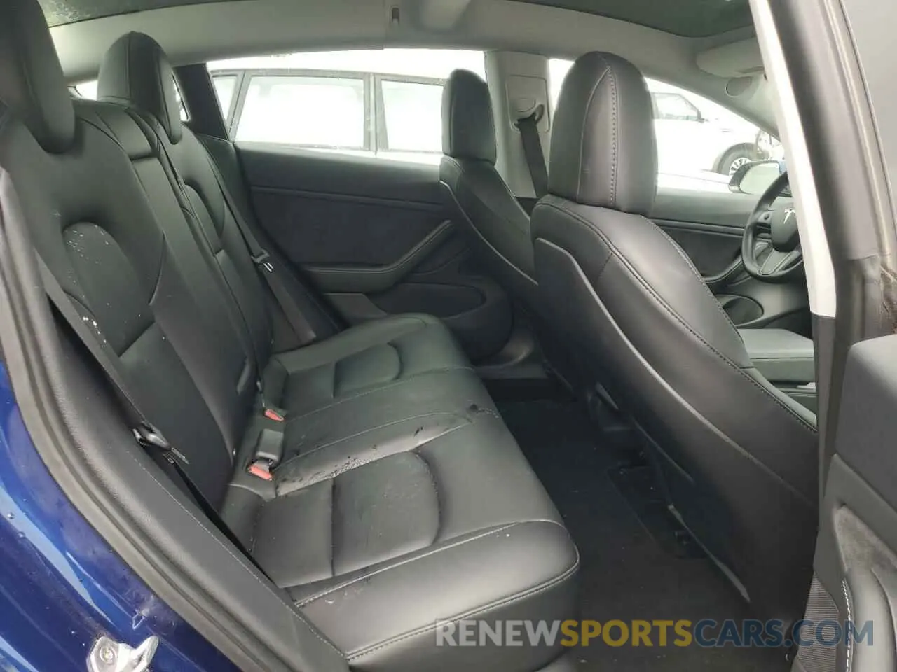 10 Photograph of a damaged car 5YJ3E1EB3MF924468 TESLA MODEL 3 2021